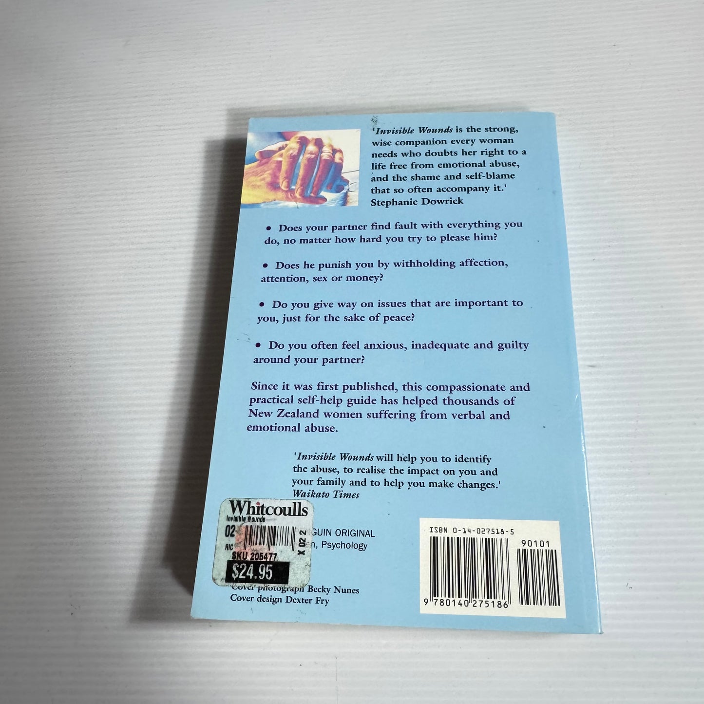 Invisible Wounds : A Self-Help Guide for New Zealand Women in Destructive Relationships - Kay Douglas