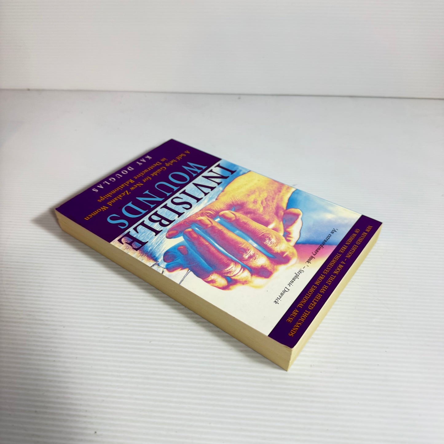 Invisible Wounds : A Self-Help Guide for New Zealand Women in Destructive Relationships - Kay Douglas