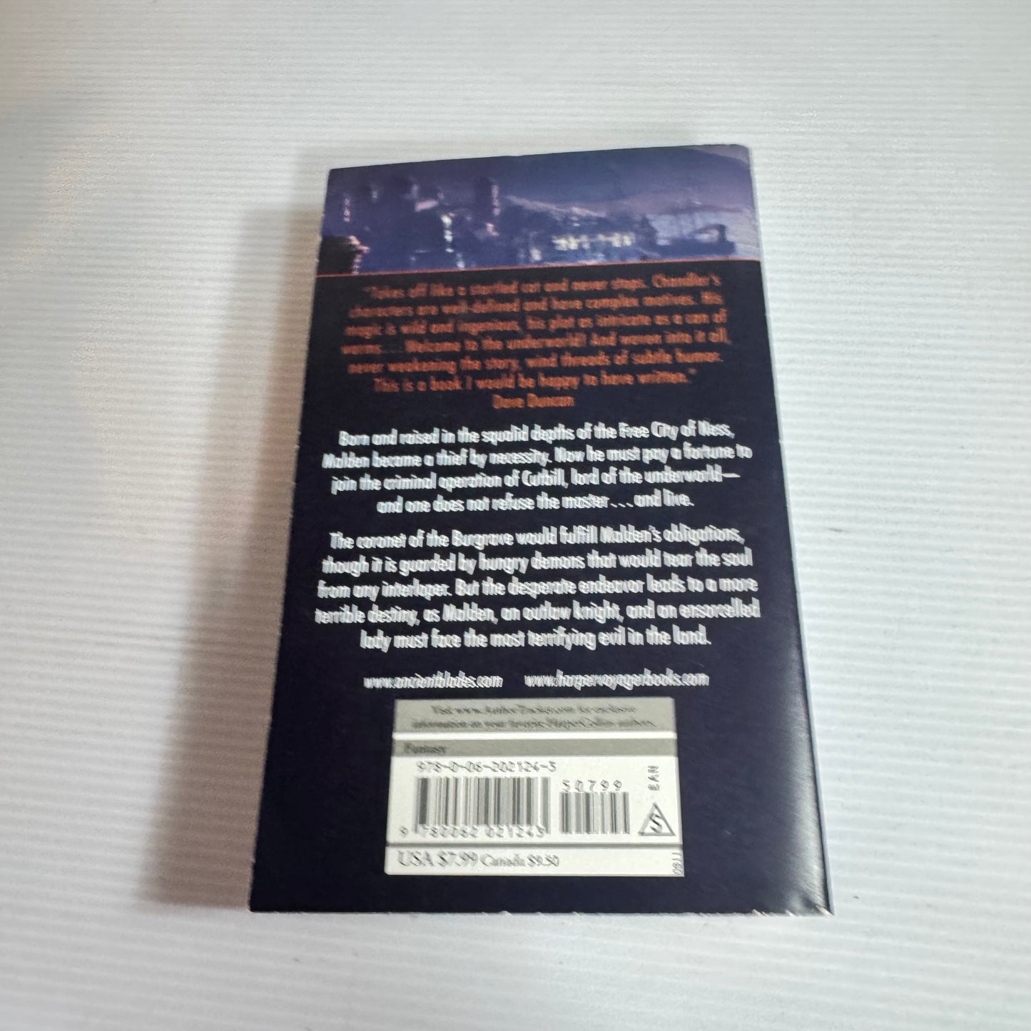 Den Of Thieves Book 1: The Ancient Blades Trilogy - David Chandler