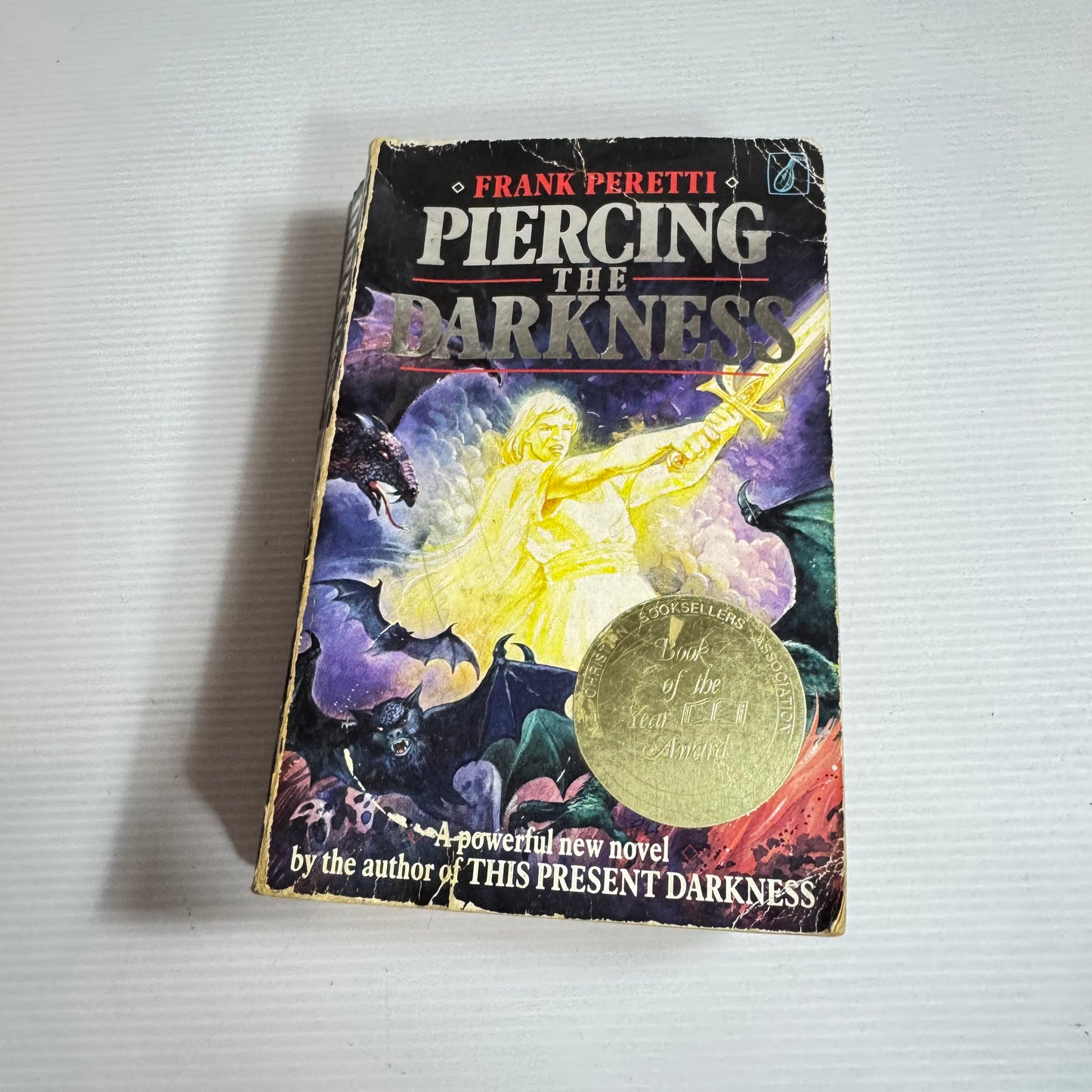 Piercing The Darkness - Frank Peretti (Vintage 1990)