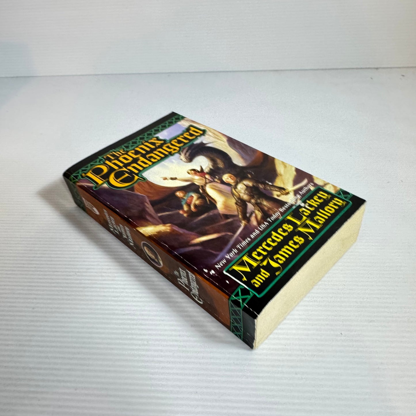 The Phoenix Endangered - Mercedes Lackey And James Mallory