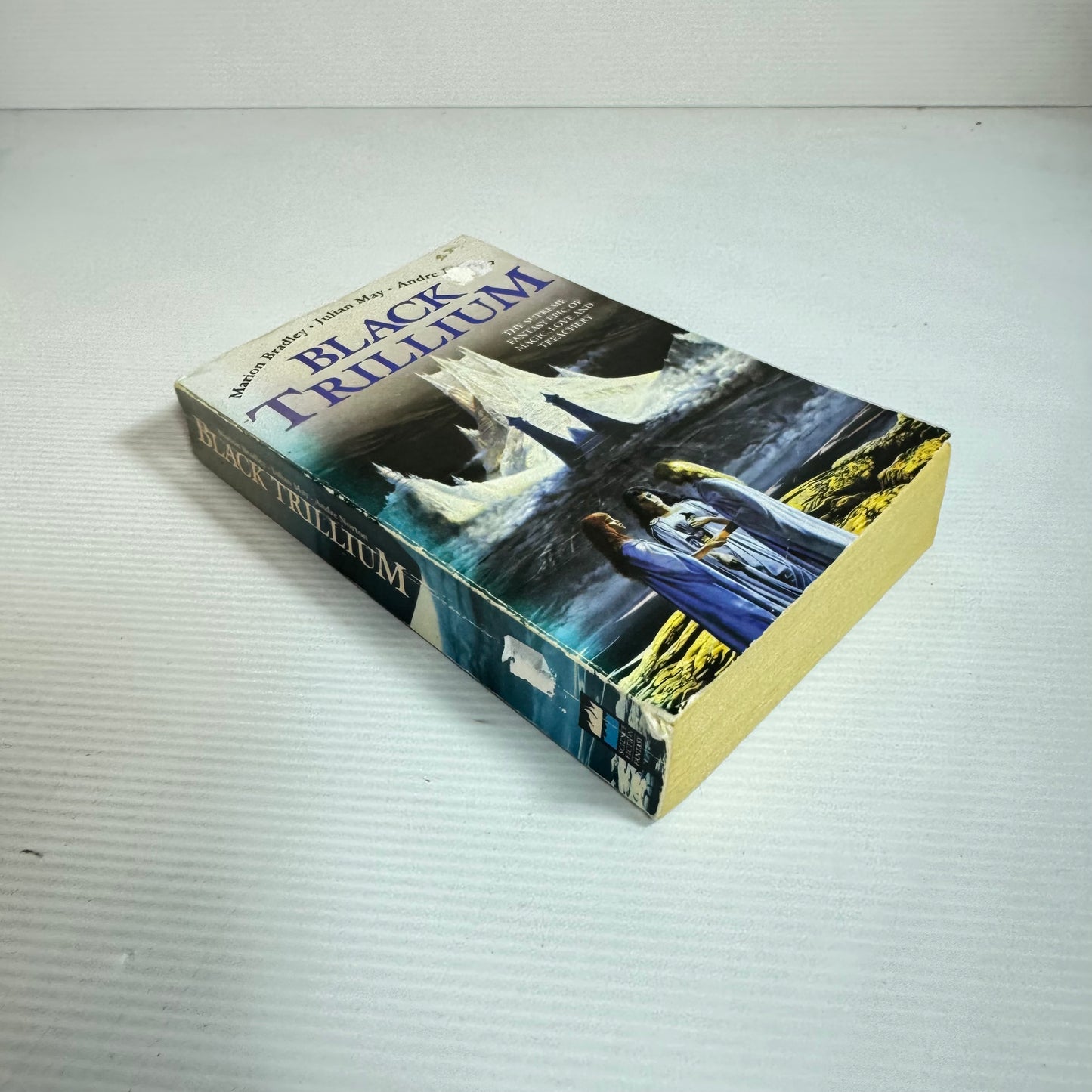 Black Trillium - Marion Bradley, Julian May & Andre Norton (Vintage 1994)