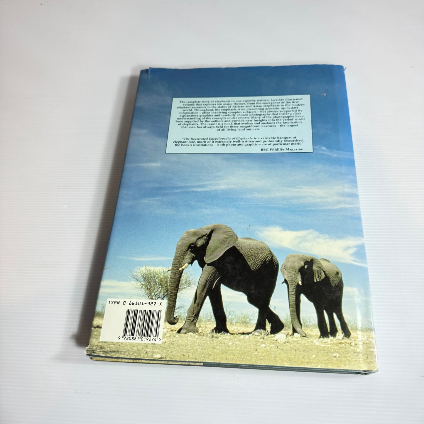 The Illustrated Encyclopedia Of Elephants (Vintage 1977)