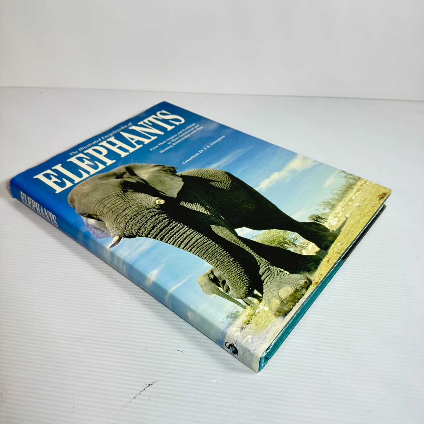 The Illustrated Encyclopedia Of Elephants (Vintage 1977)