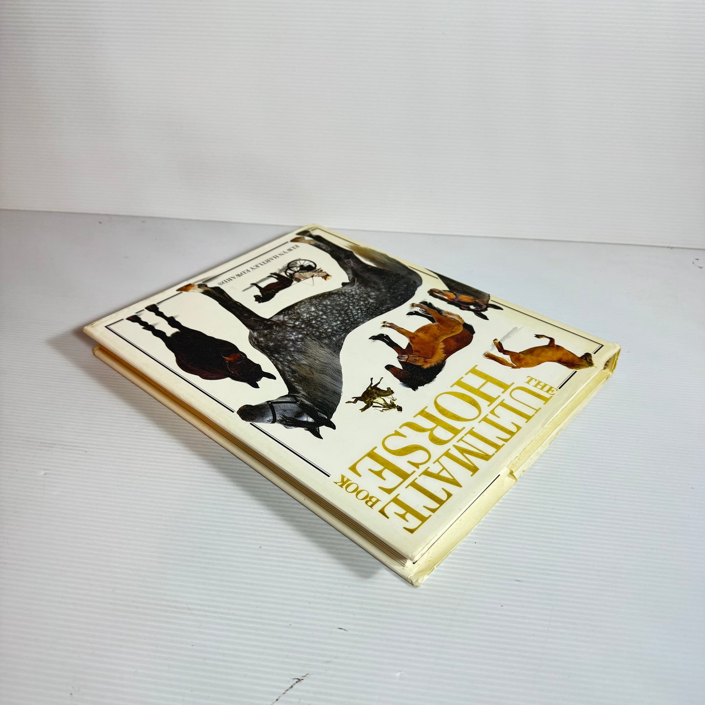 The Ultimate Horse Book - Elwyn Hartley Edwards (Vintage 1991)