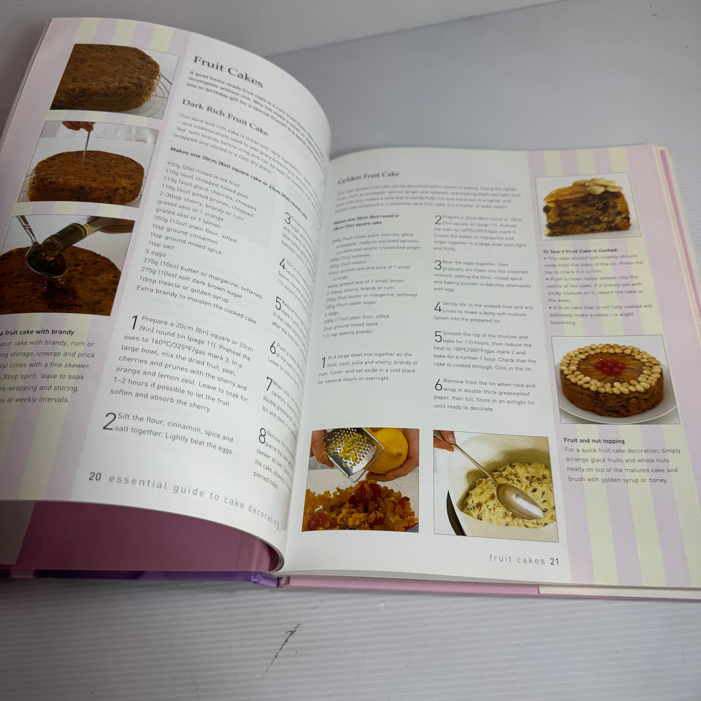 Essential Guide To Cake Decorating : Inspirational Ideas, Tips and Techniques, Step-by-Step Photography