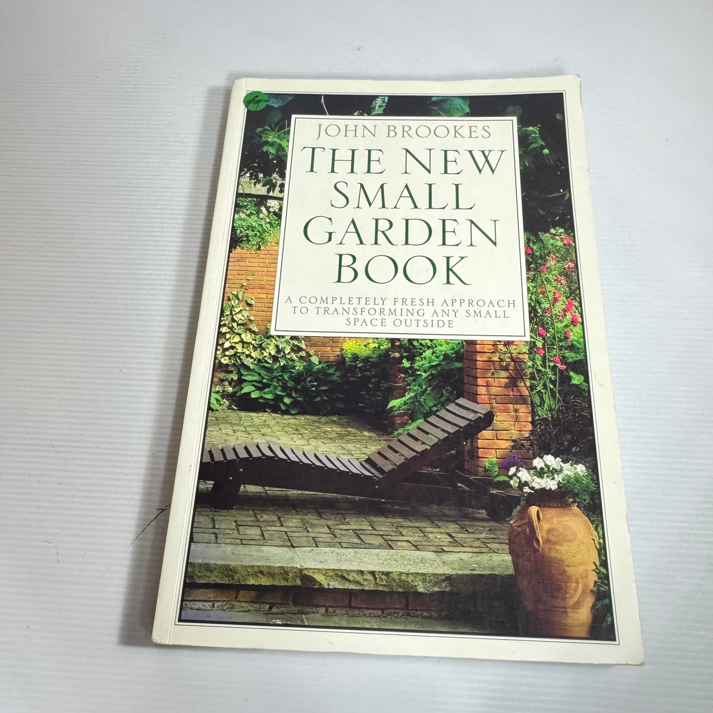 The New Small Garden Book - John Brooks