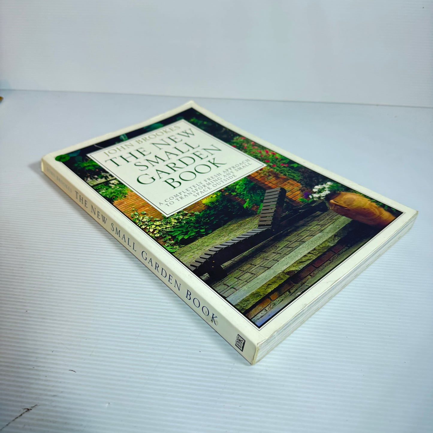 The New Small Garden Book - John Brooks