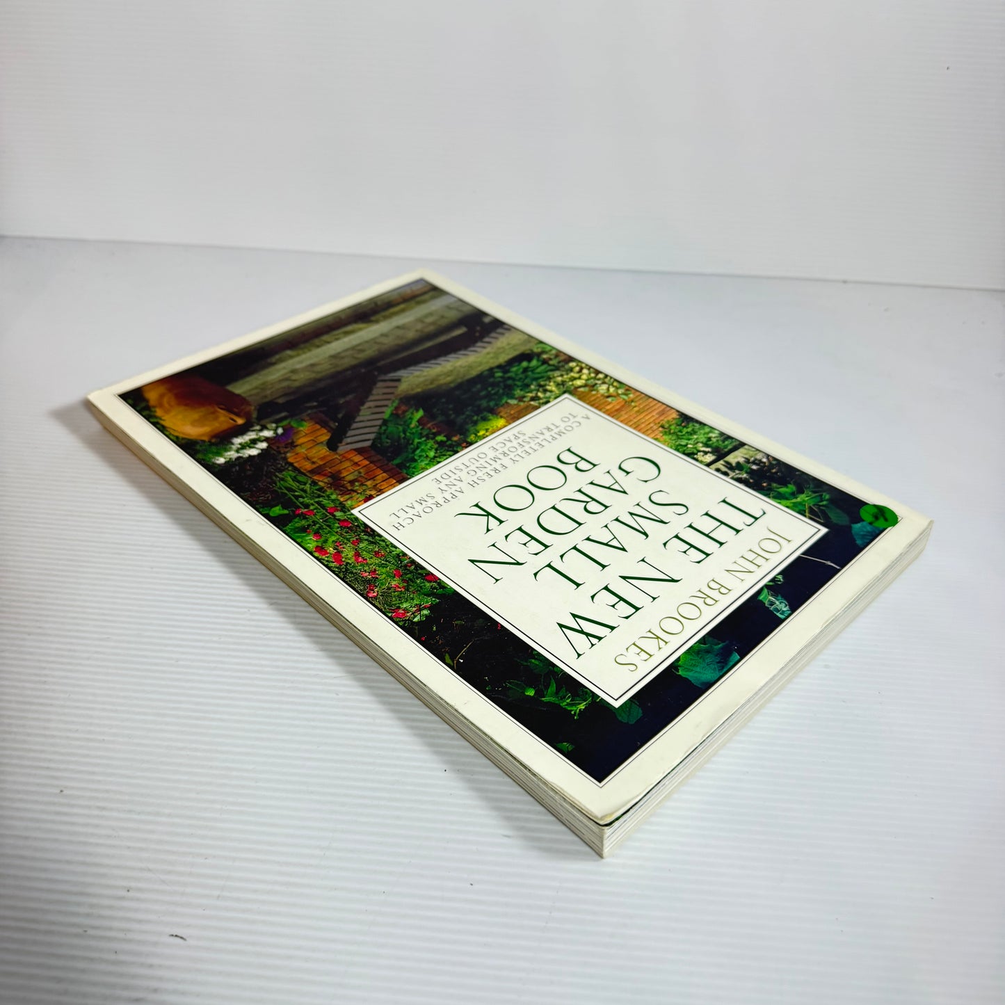 The New Small Garden Book - John Brooks