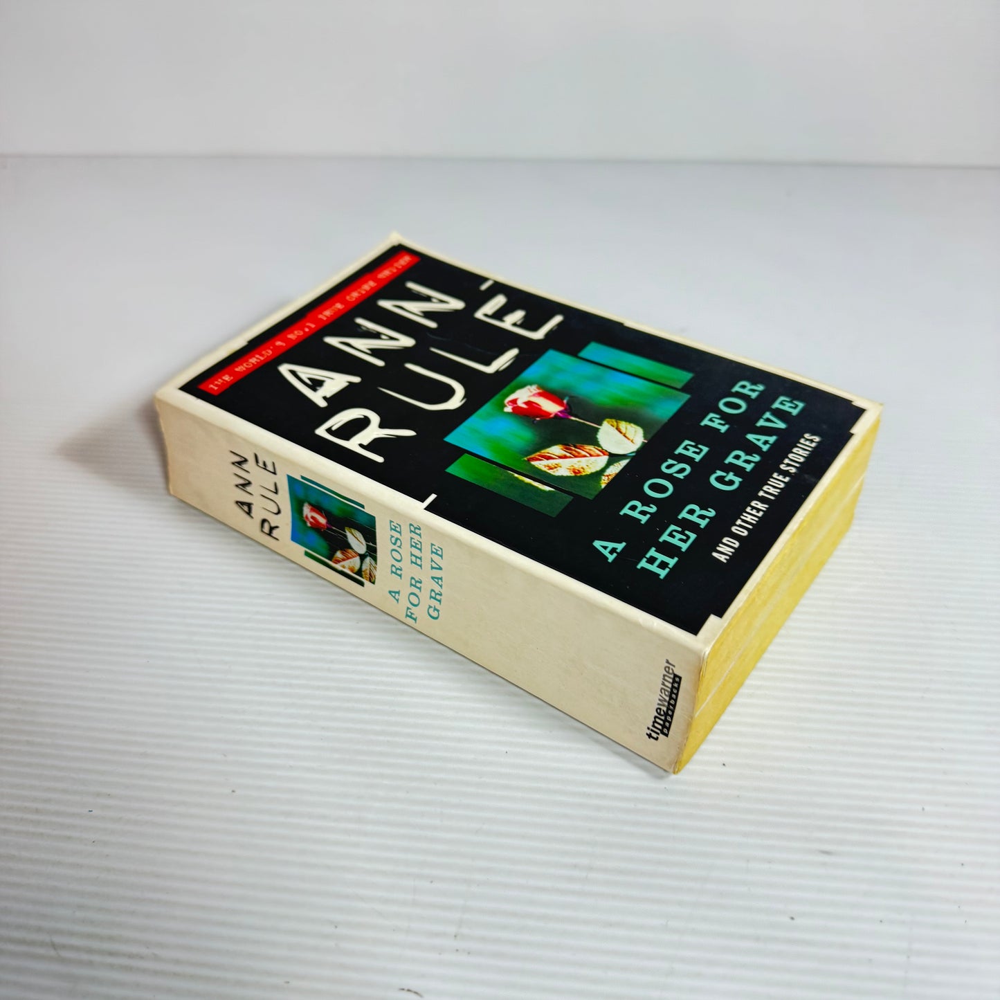 A Rose For Her Grave And Other True Stories - Ann Rule