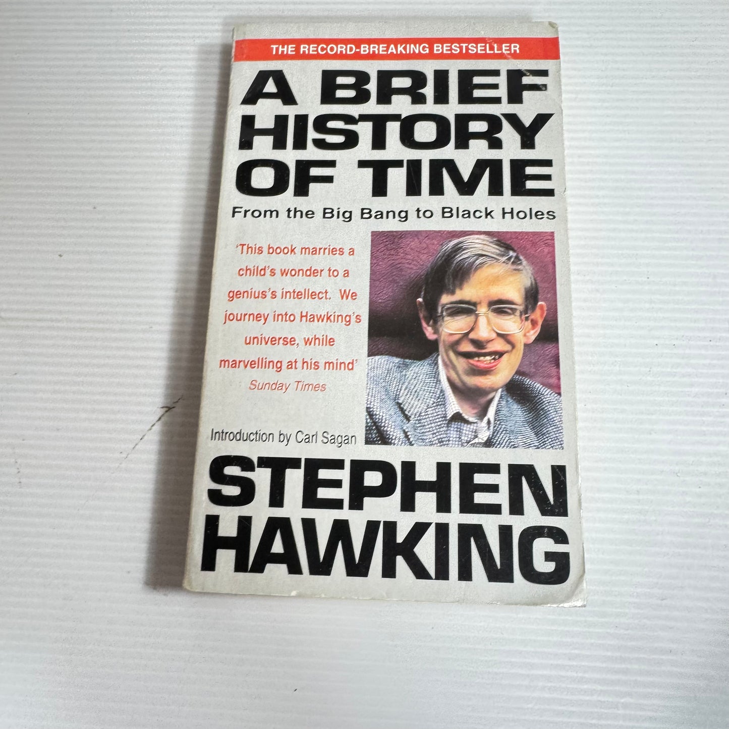 A Brief History Of Time : From the Big Bang to Black Holes - Stephen Hawking