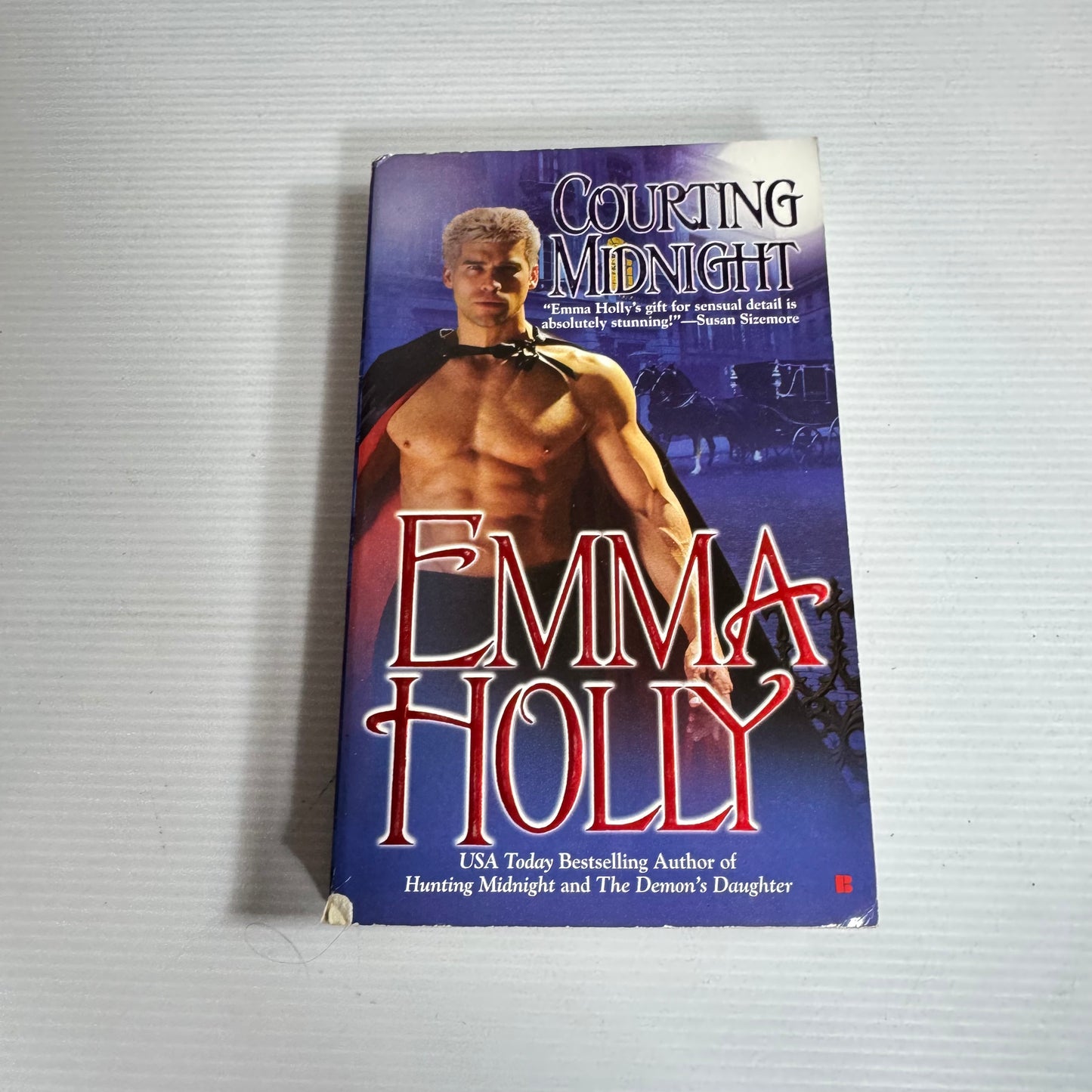 Courting Midnight - Emma Holly