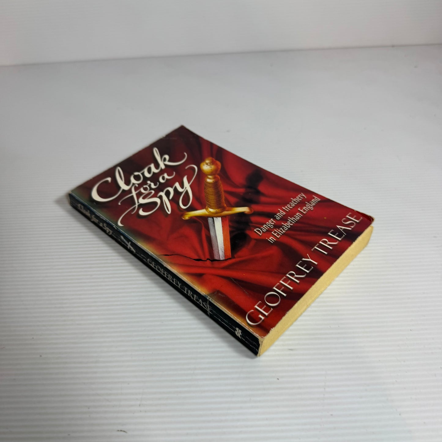 Cloak For A Spy - Geoffrey Trease (Vintage 1998)