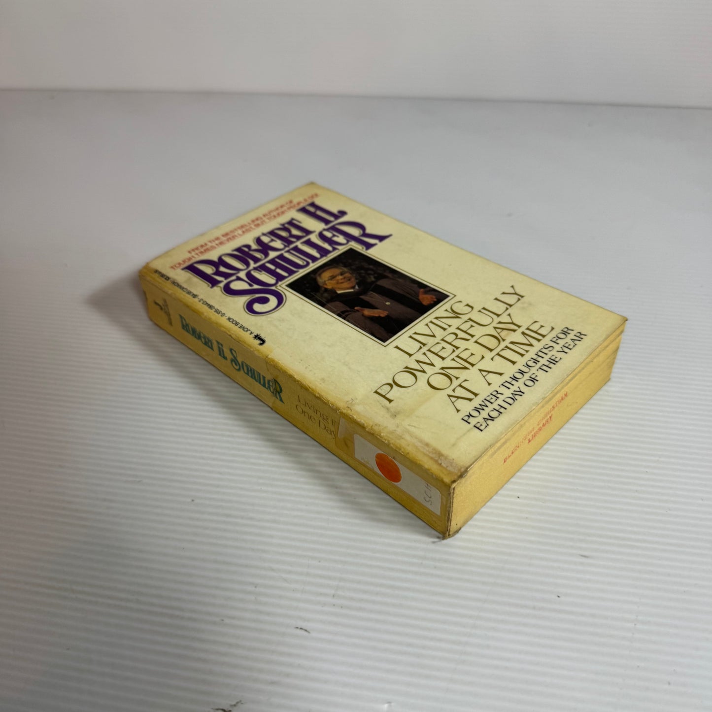 Living Powerfully One Day At A Time - Robert H. Schuller (Vintage 1986)