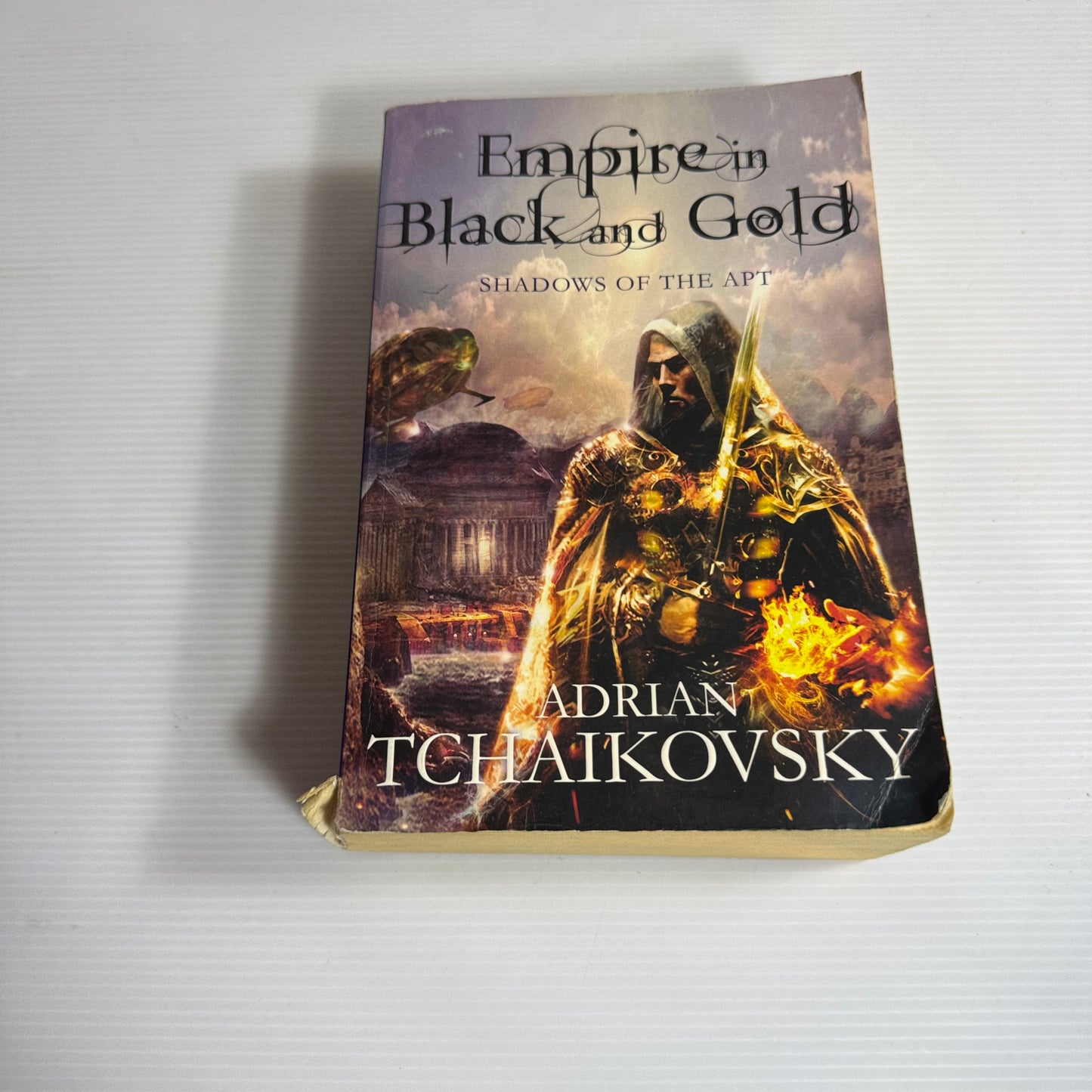 Empire in Black and Gold : Shadows Of the Apt - Adrian Tchaikovsky