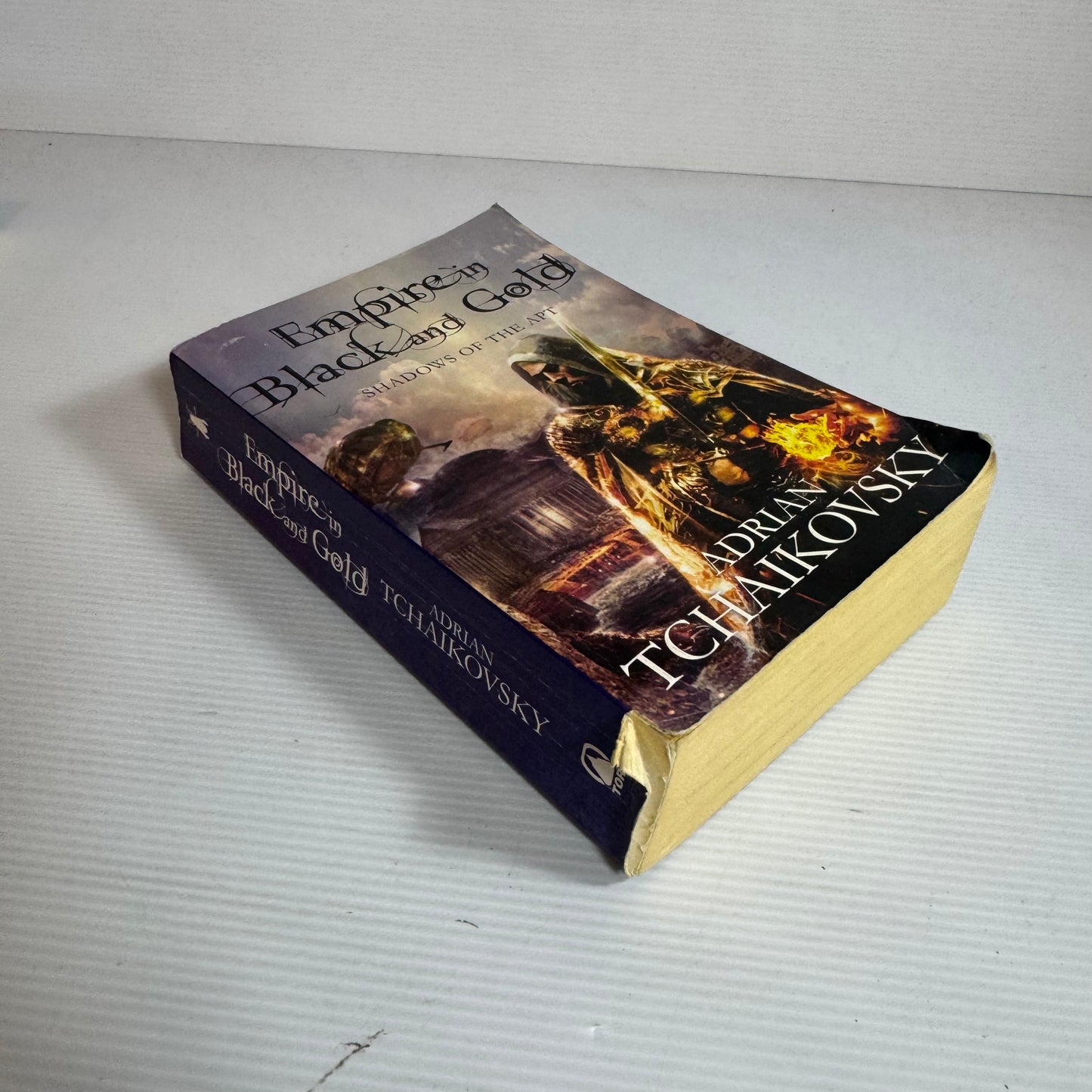 Empire in Black and Gold : Shadows Of the Apt - Adrian Tchaikovsky