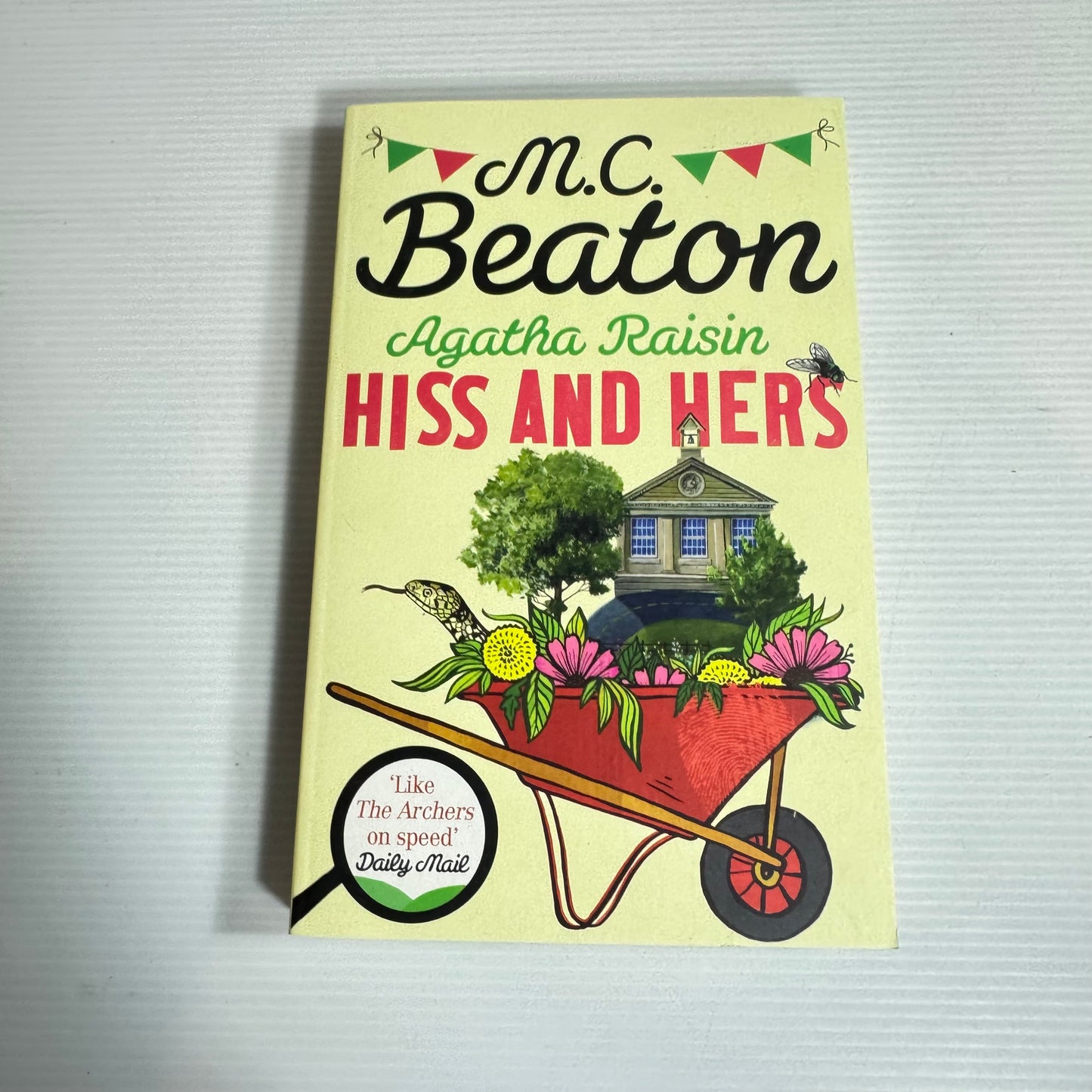 Agatha Raisin : Hiss and Hers - M.C. Beaton (New)
