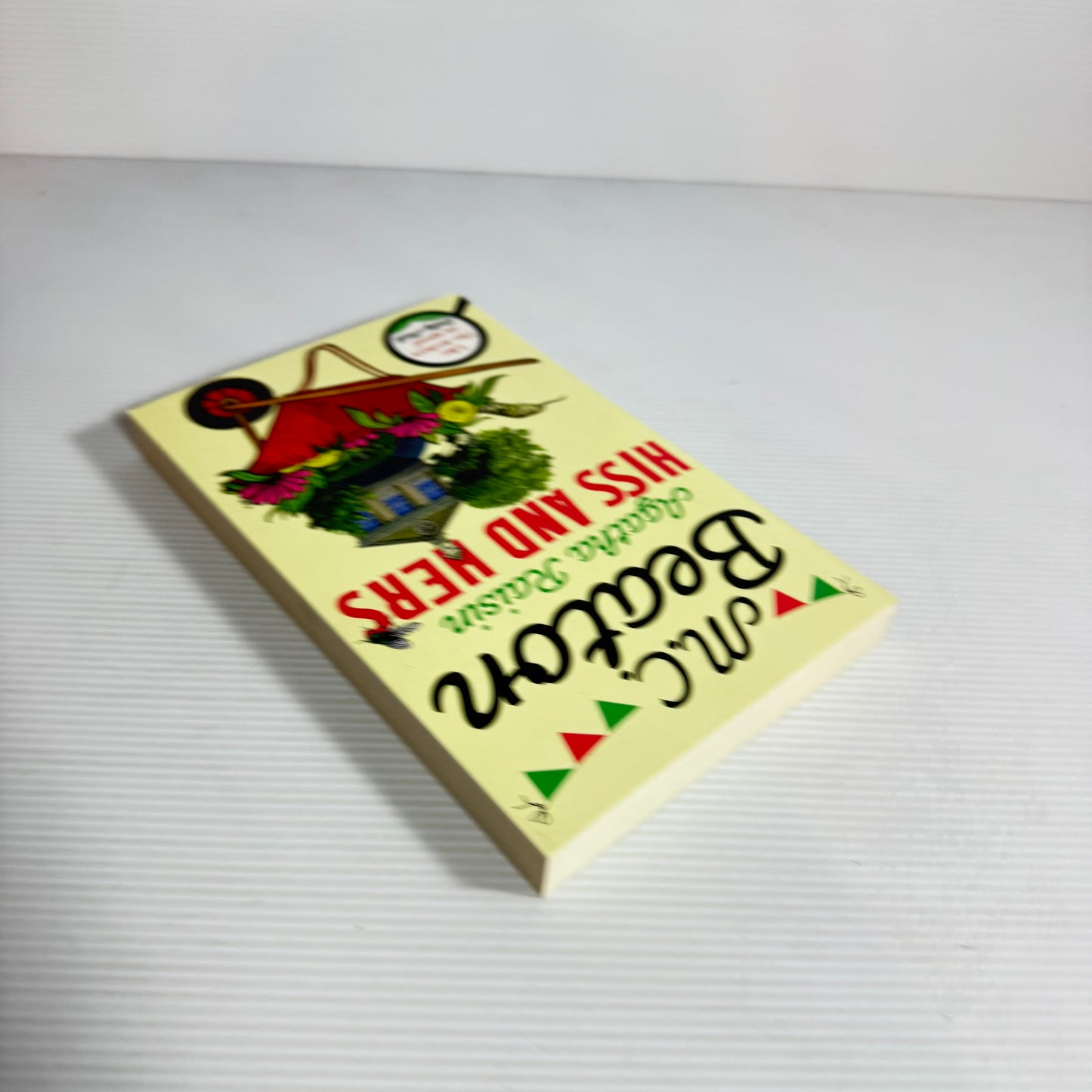 Agatha Raisin : Hiss and Hers - M.C. Beaton (New)