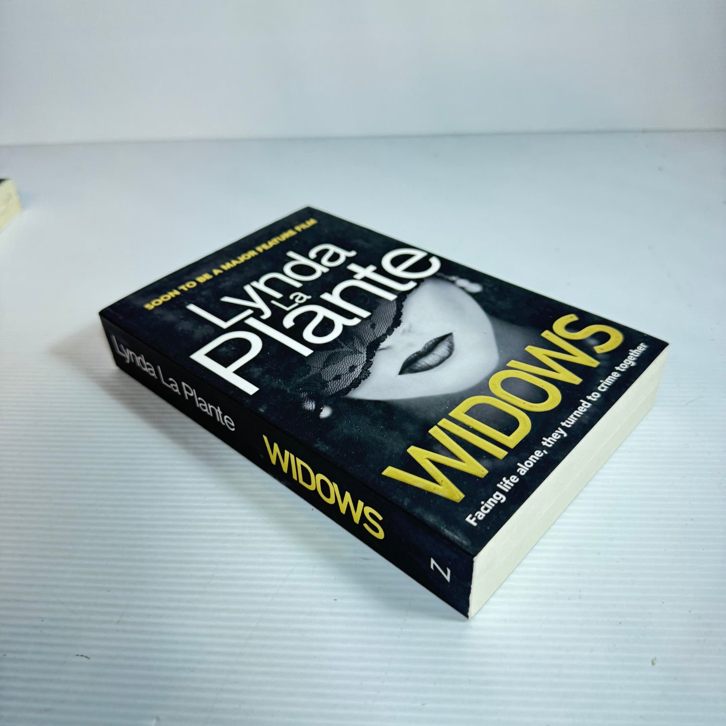 Widows - Lynda La Plante (New)