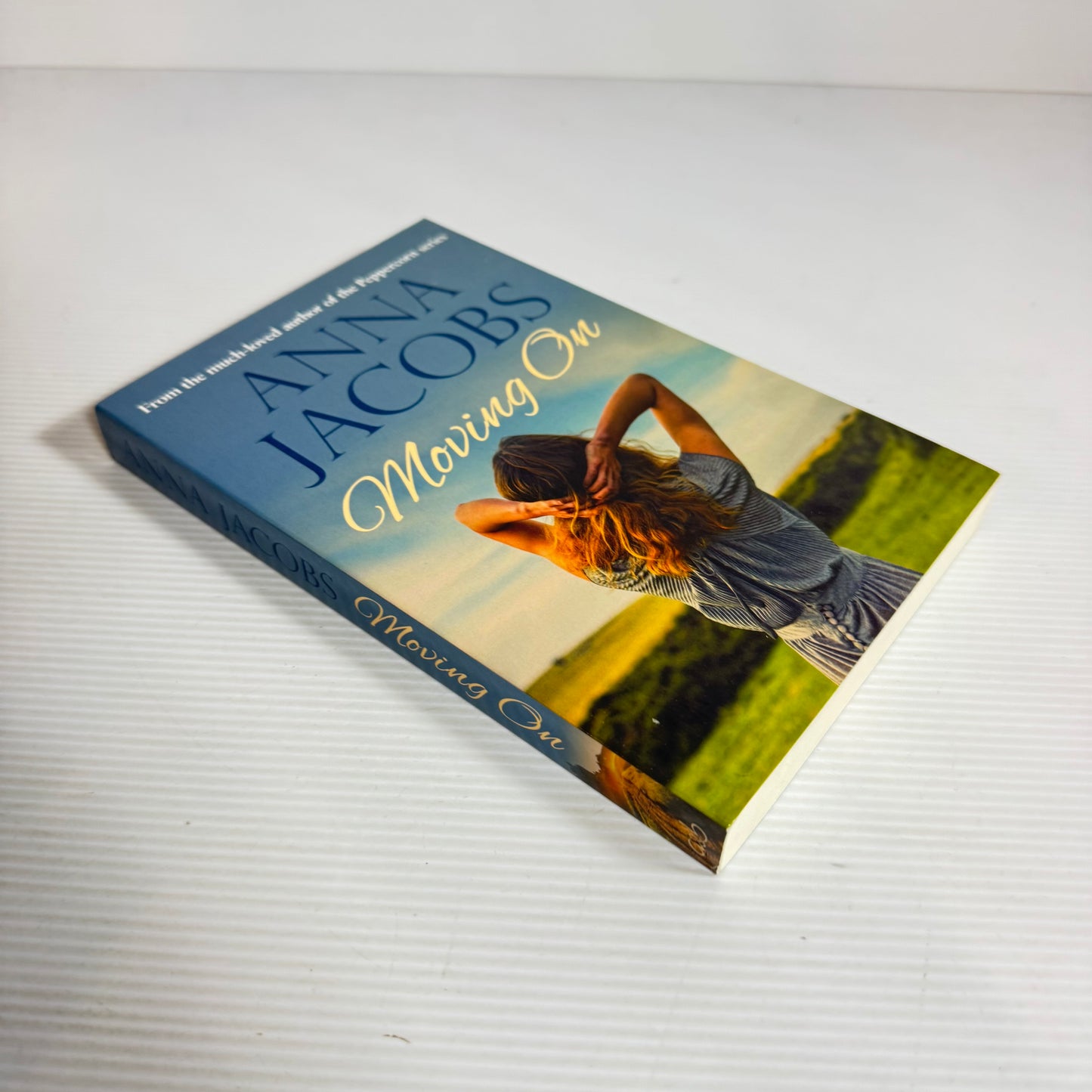 Moving On - Anna Jacobs (New)