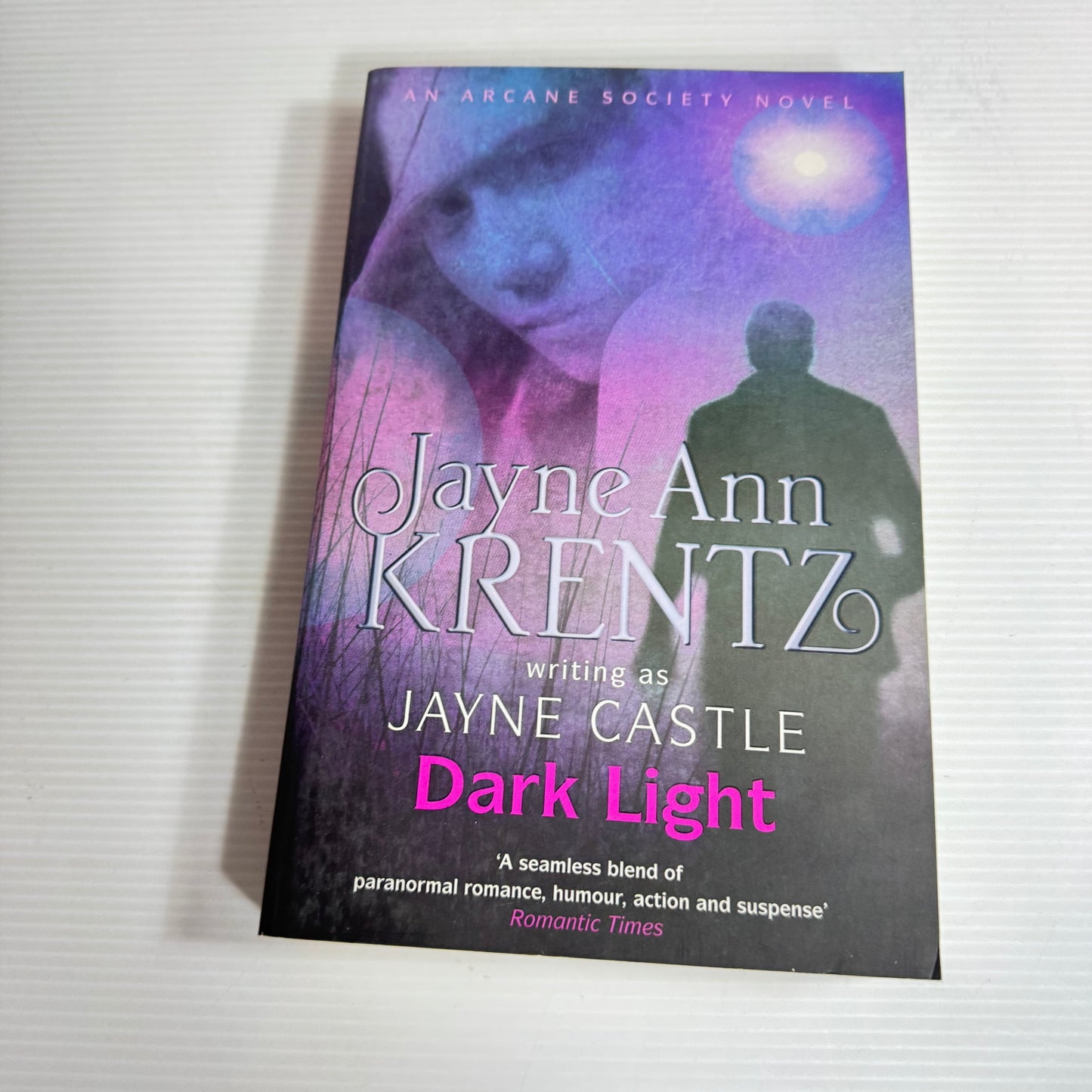 Dark Light - Jayne Anne Krentz writing as Jayne castle (New)