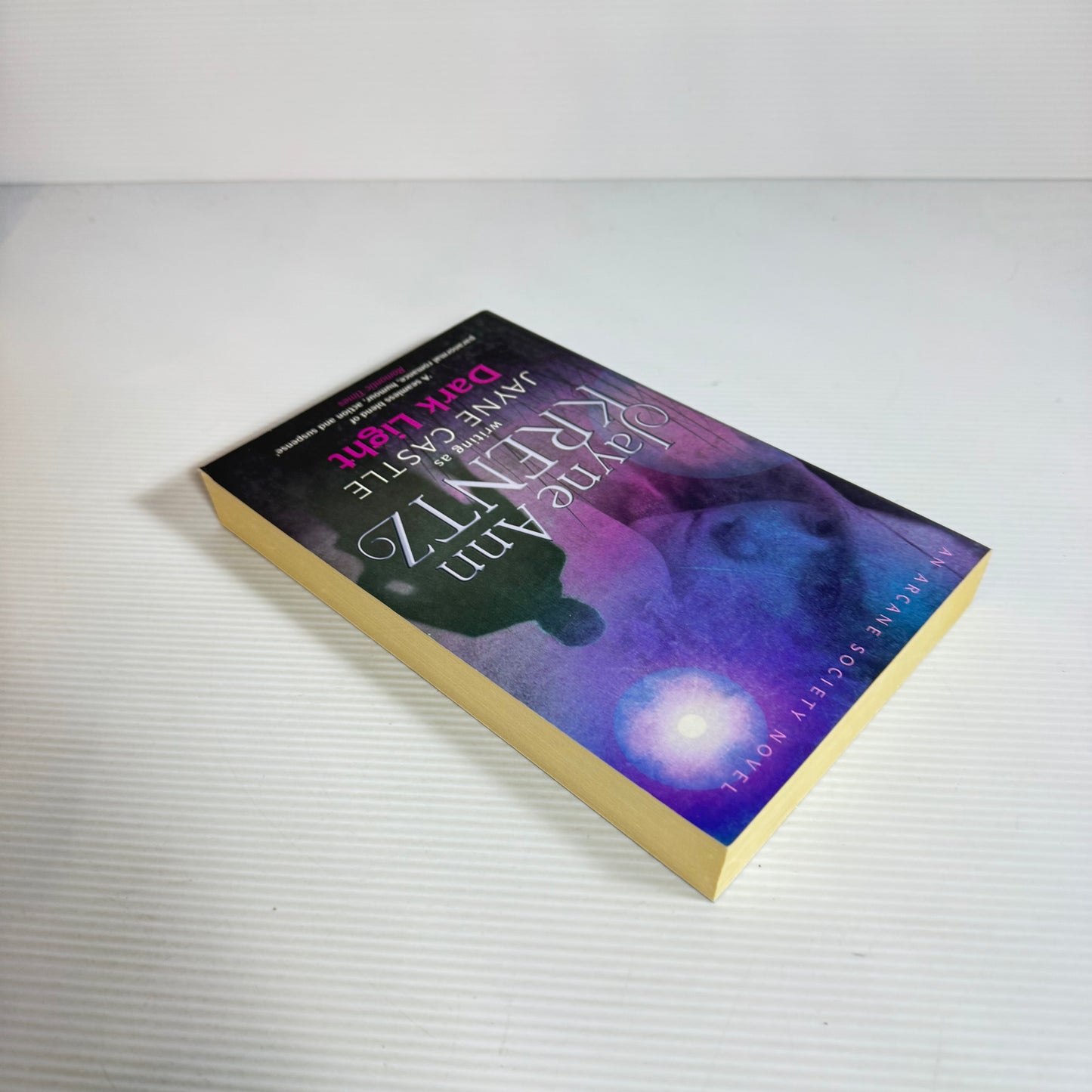 Dark Light - Jayne Anne Krentz writing as Jayne castle (New)