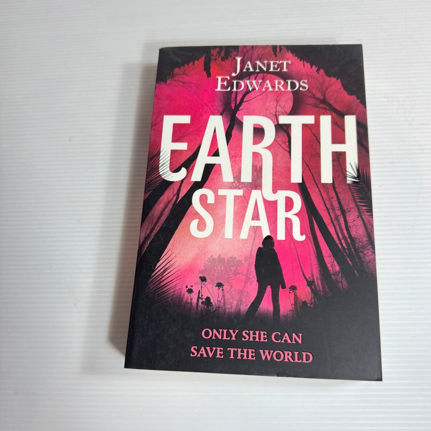 Earth Star - Janet Edwards (New)