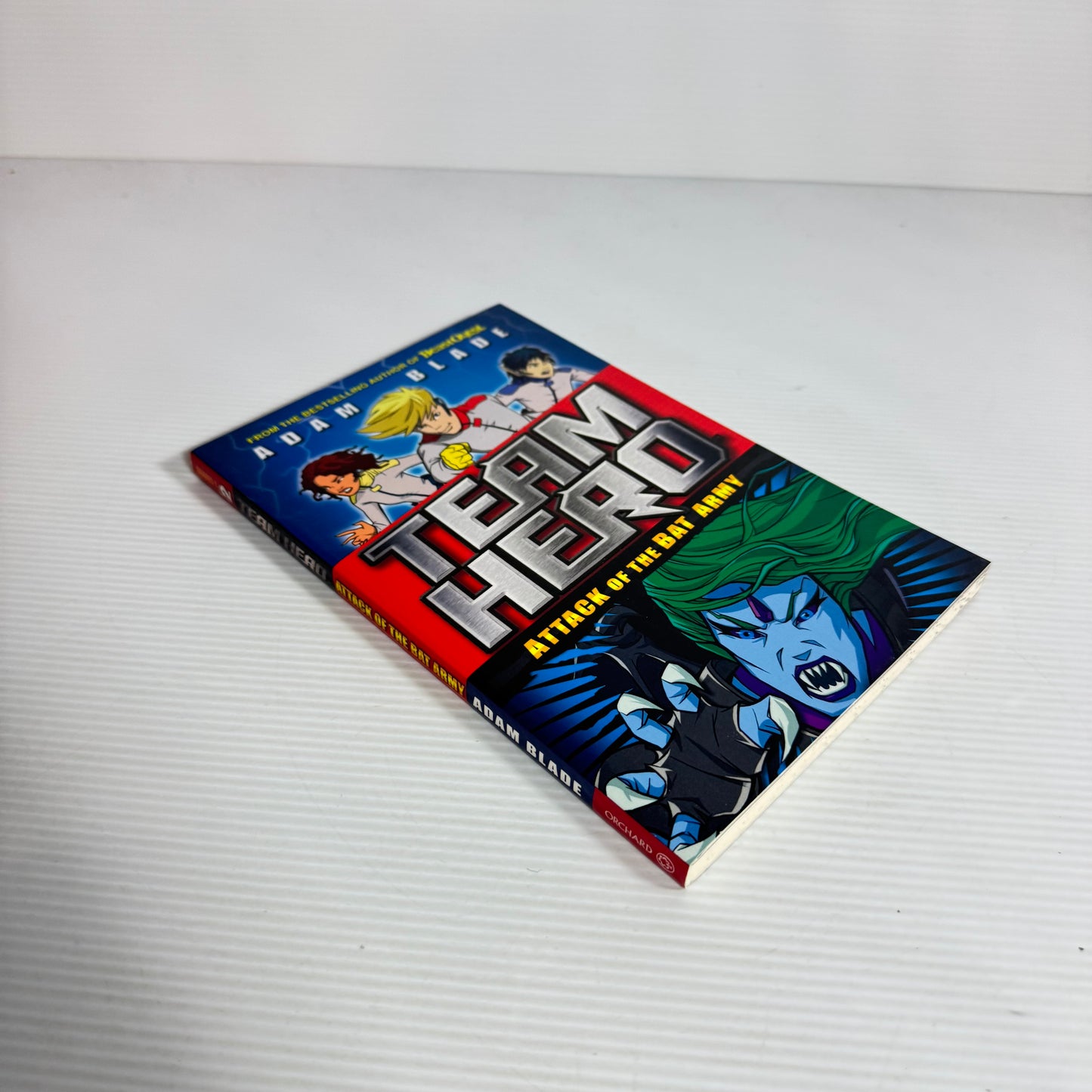 Team Hero : Attack of the Bat Army Book 2 - Adam Blade (New)
