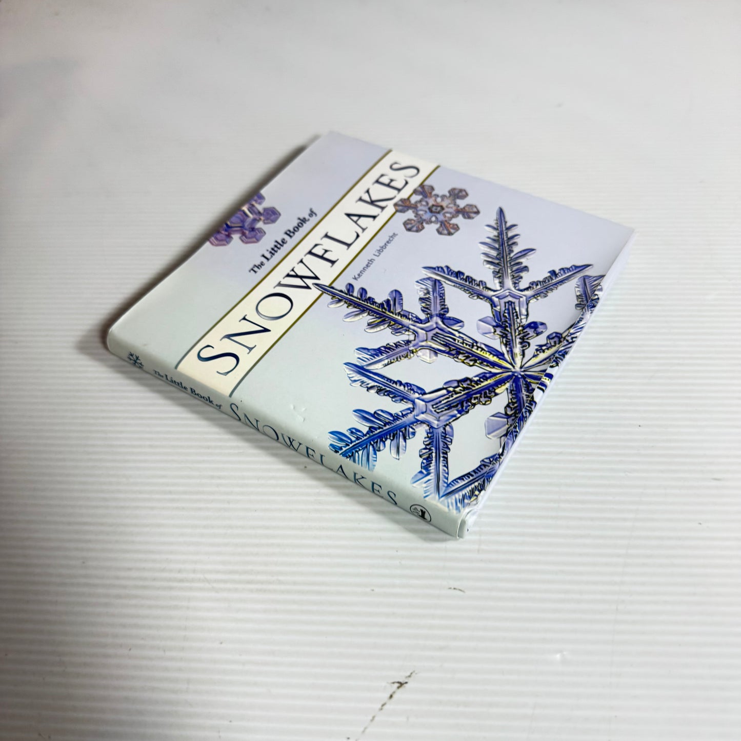 The Little Book of Snowflakes - Kenneth Libbrecht (New)