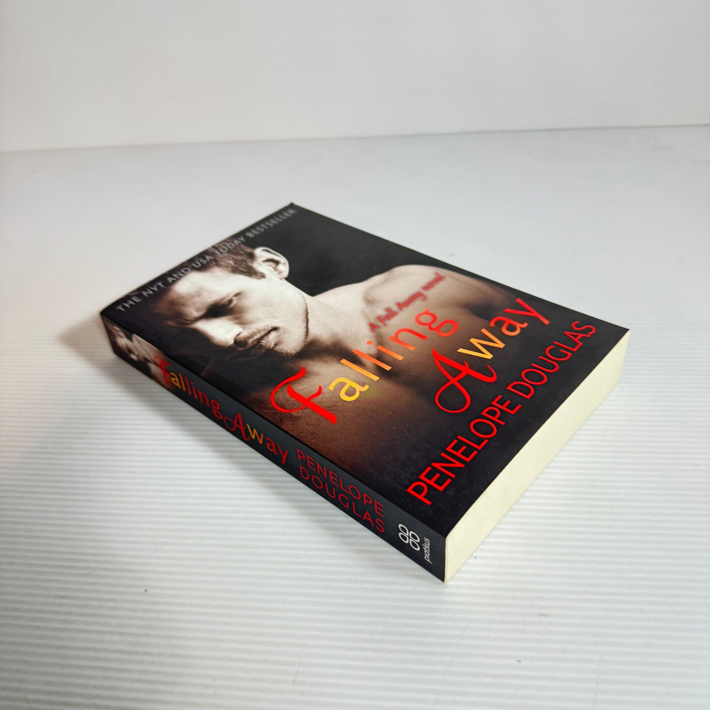 Falling Away - Penelope Douglas (New)
