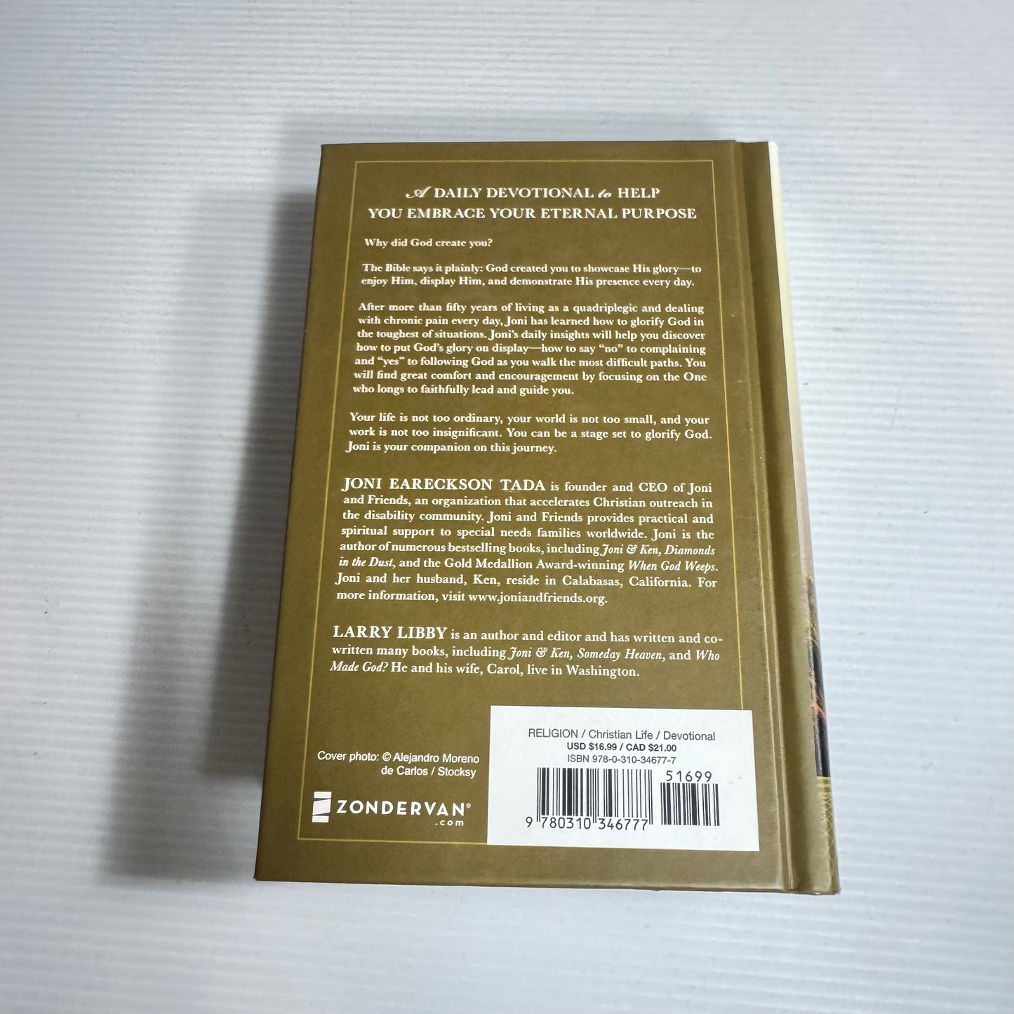 A Devotional : A Spectacle of Glory : God's Light Shining Through Me Every Day - Joni Eareckson Tada (New)