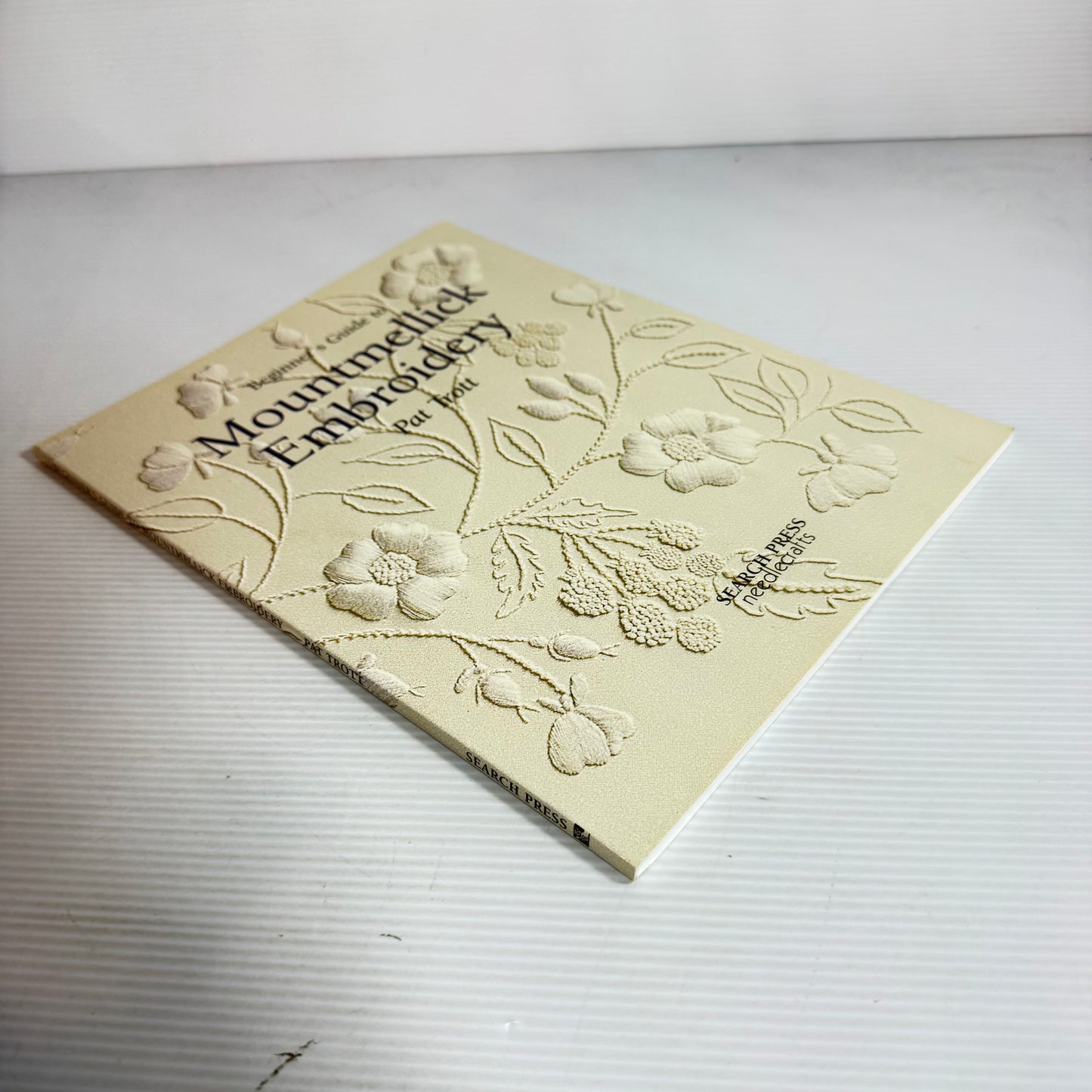 Beginner's Guide To Mountmellick Embroidery - Pat Trott (New)