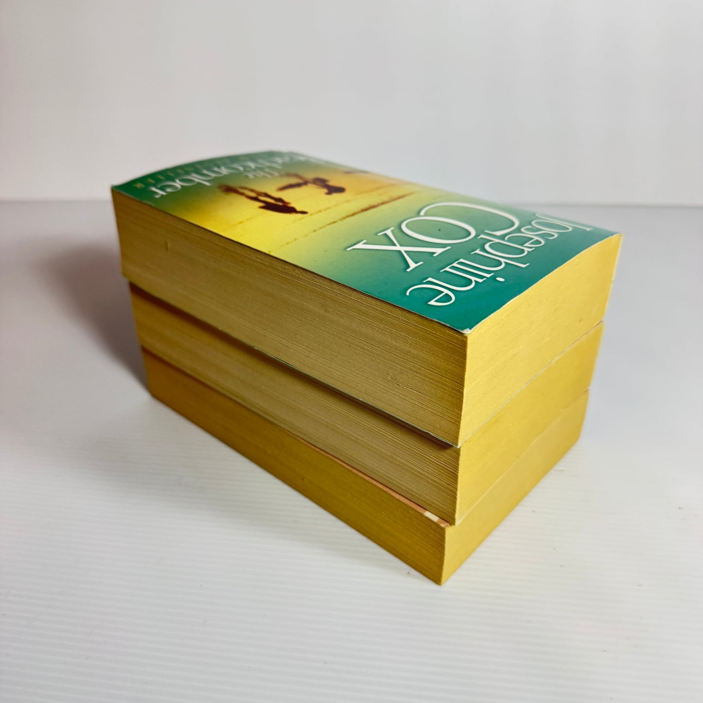 Josephine Cox Book Bundle x 3 : Lovers and Liars, The Beachcomber, The Loner (3085)