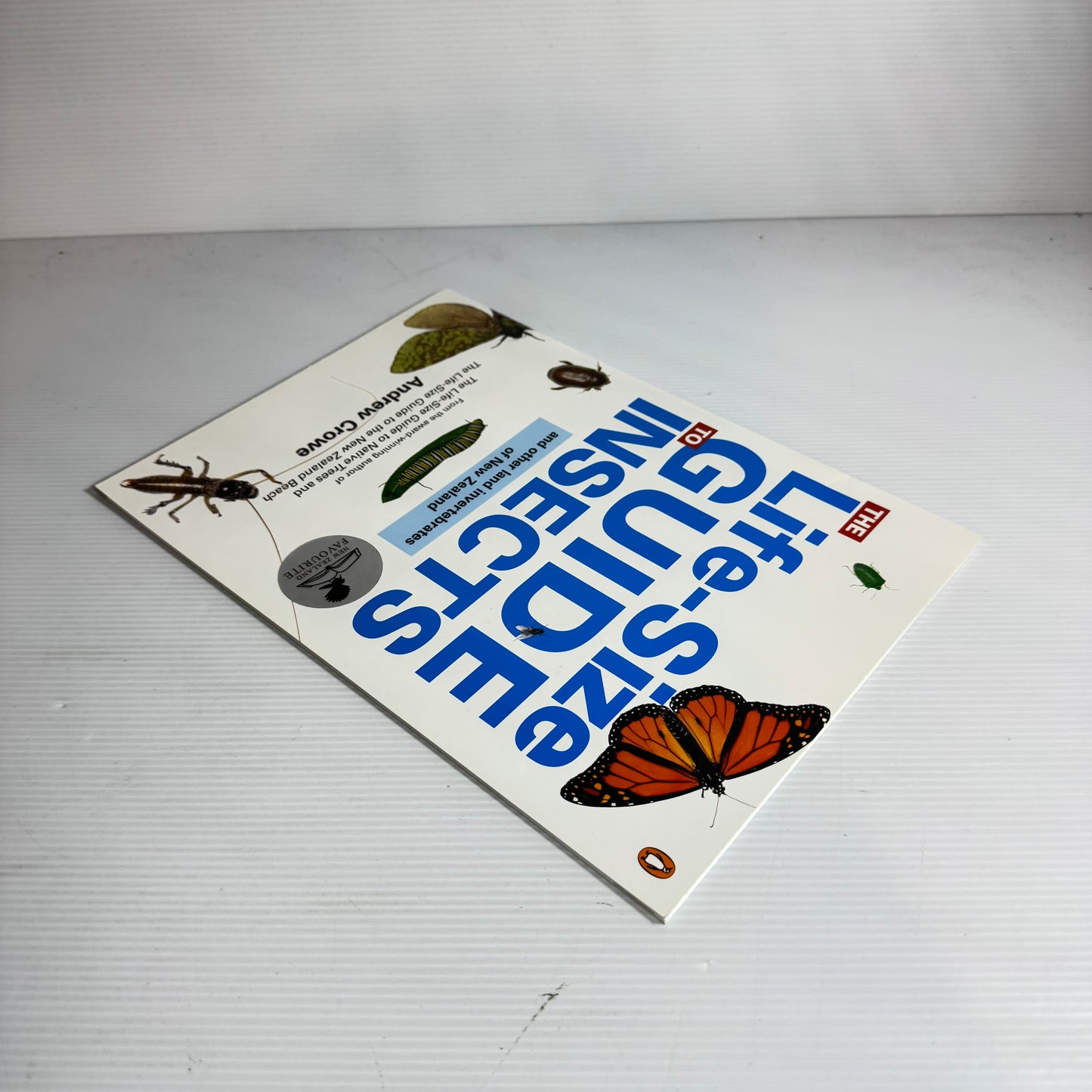 The Life-Size Guide To Insects And Other Land Invertebrates Of New Zealand - Andrew Crowe (New)