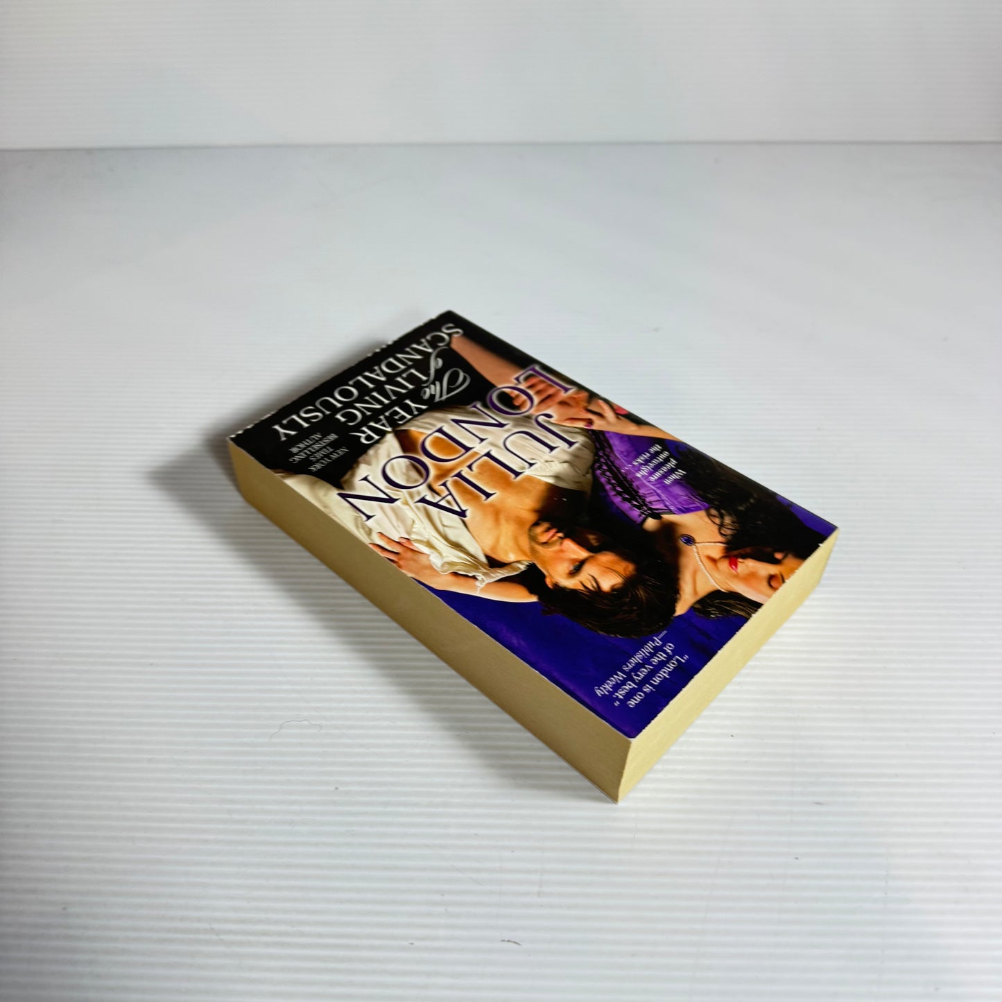 The Year Of Living Scandalously - Julia London (New)