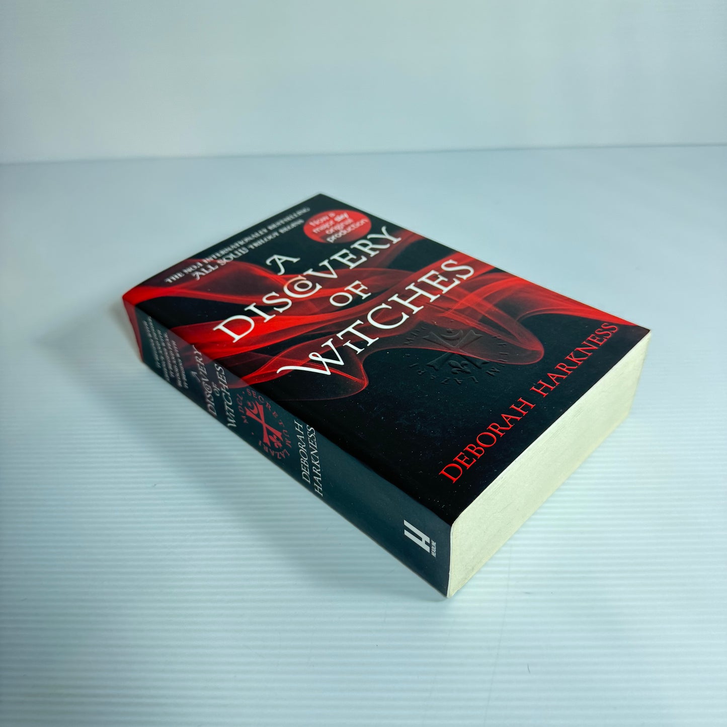 A Discovery Of Witches - Deborah Harkness (New)