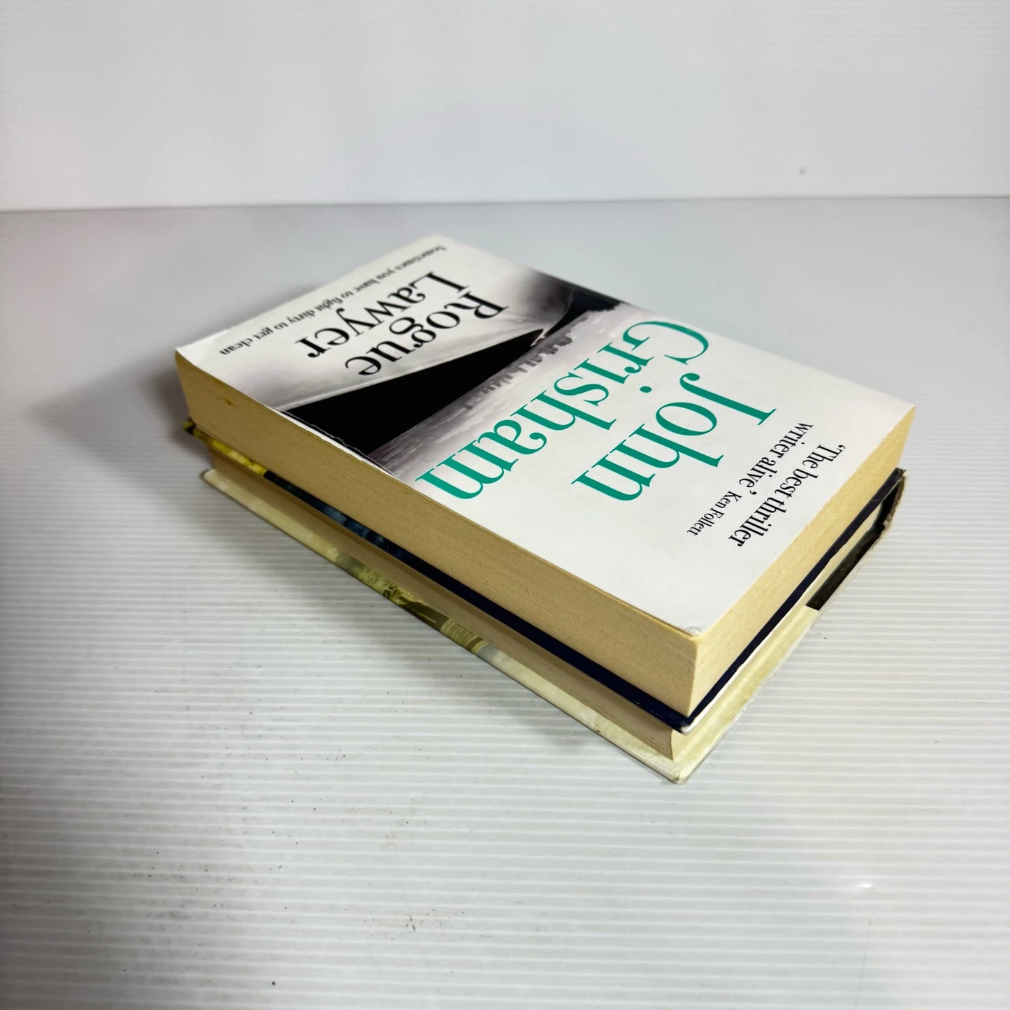 John Grisham Book Bundle x 2 : Rogue Lawyer & A Painted House (2269)