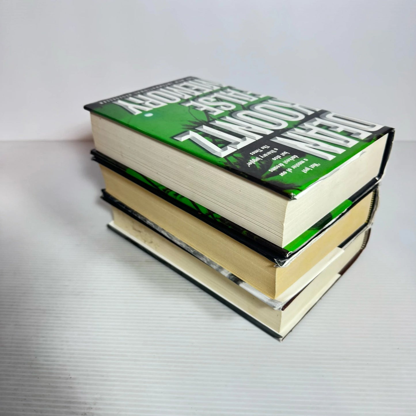 Crime Thriller Hardcover Book Bundle x 3 : Mixed Authors (2278)