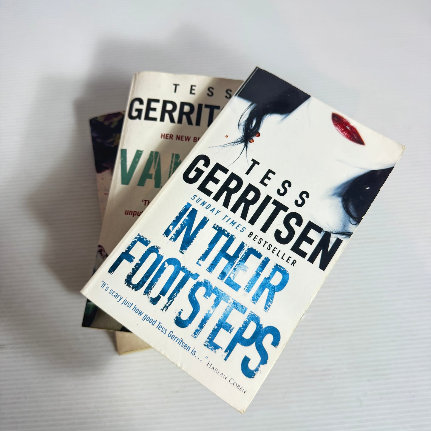 Tess Gerritsen Book Bundle x 3 : In Their Footsteps, Vanish, Harvest (2480)