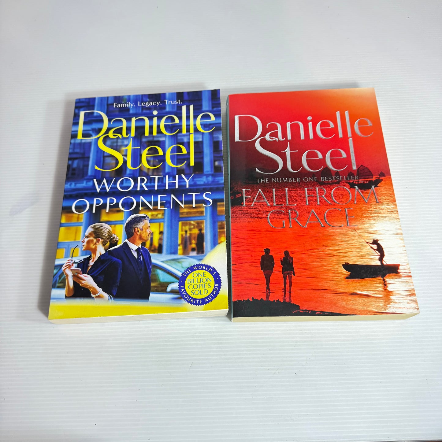 Danielle Steel Book Bundle x 2 Books : Fall From Grace & Worthy Opponents (2463)