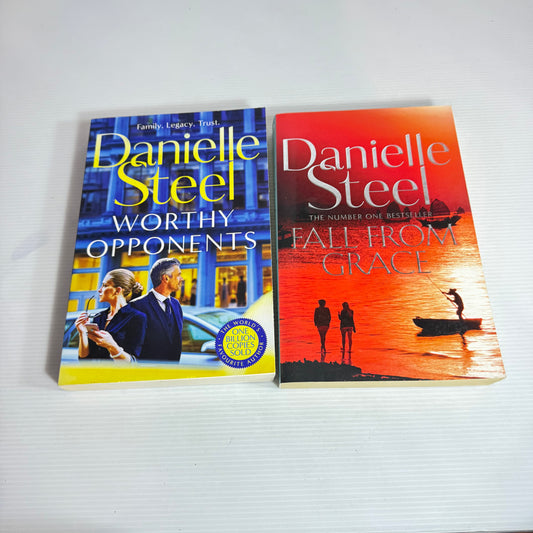Danielle Steel Book Bundle x 2 Books : Fall From Grace & Worthy Opponents (2463)