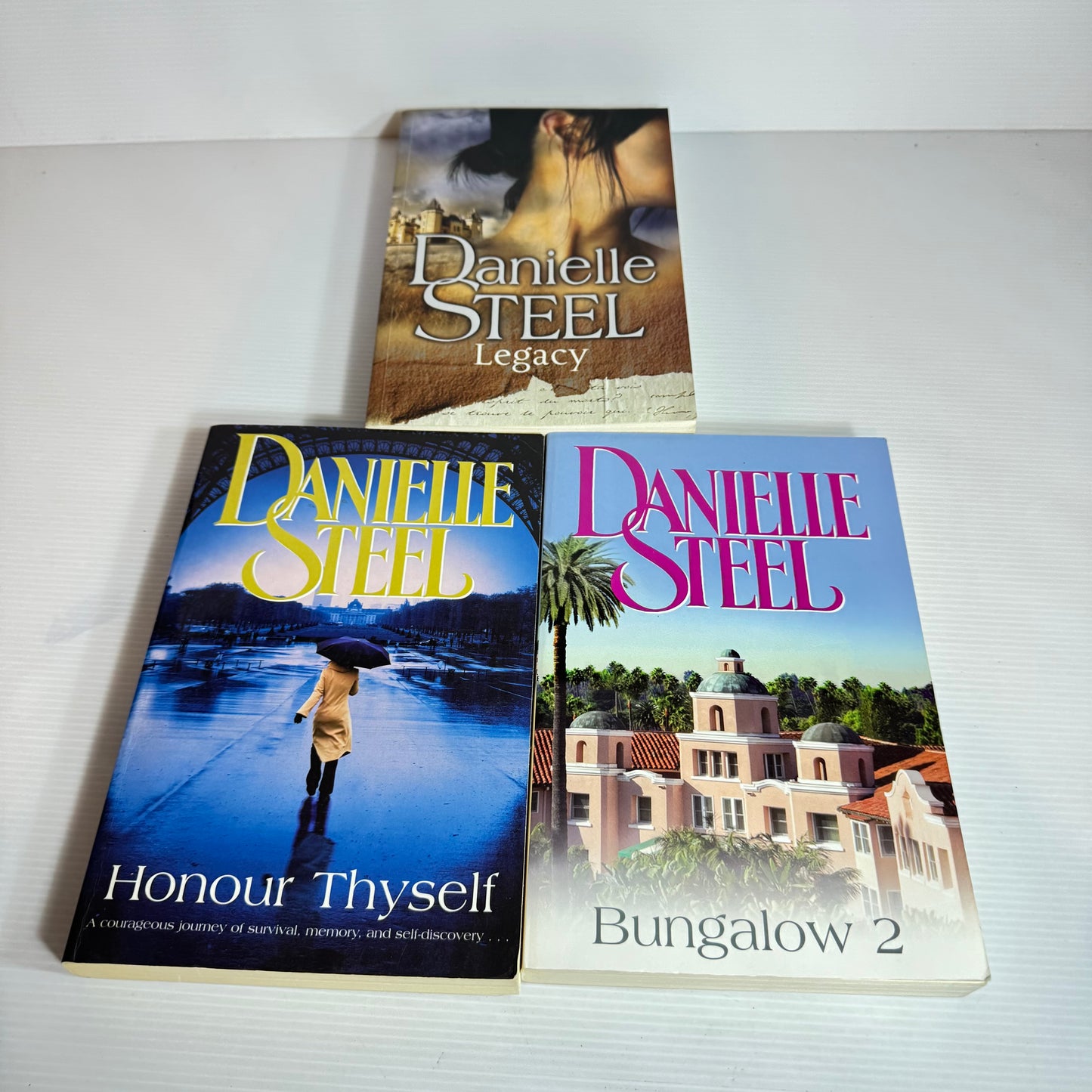 Danielle Steel Book Bundle x 3 : Legacy, Bungalow 2, Honour Thyself (2440)
