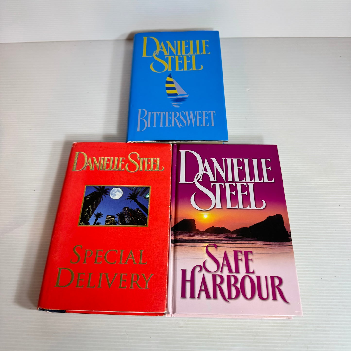 Danielle Steel Book Bundle x 3 Books : Safe Harbour, Special Delivery, Bittersweet (2534)