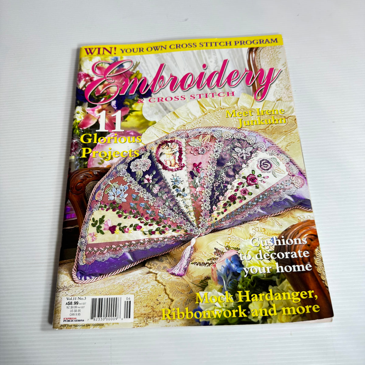 Embroidery & Cross Stitch Magazine Bundle x 9 Magazines (3238)