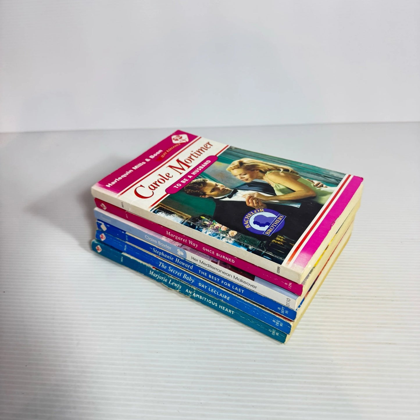 Mills & Boon Book Bundle x 6 Books : Mixed Themes  (2282)