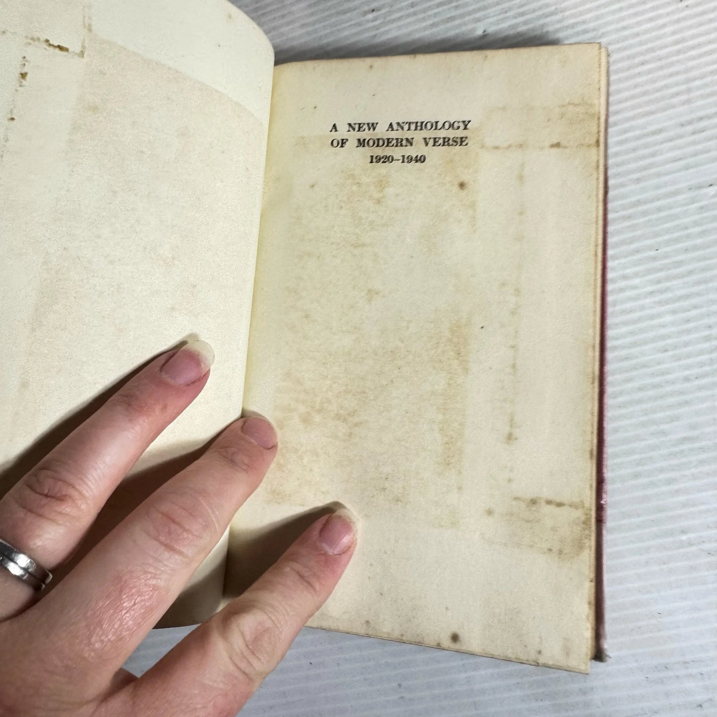 A New Anthology Of Modern Verse 1920-1949 - C. Day Lewis and L. A. G. Strong (Vintage 1960)