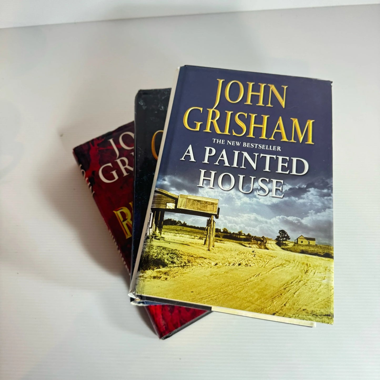John Grisham Book Bundle x 3 Books : A Painted House, The Runaway Jury & The Street Lawyer (2211)