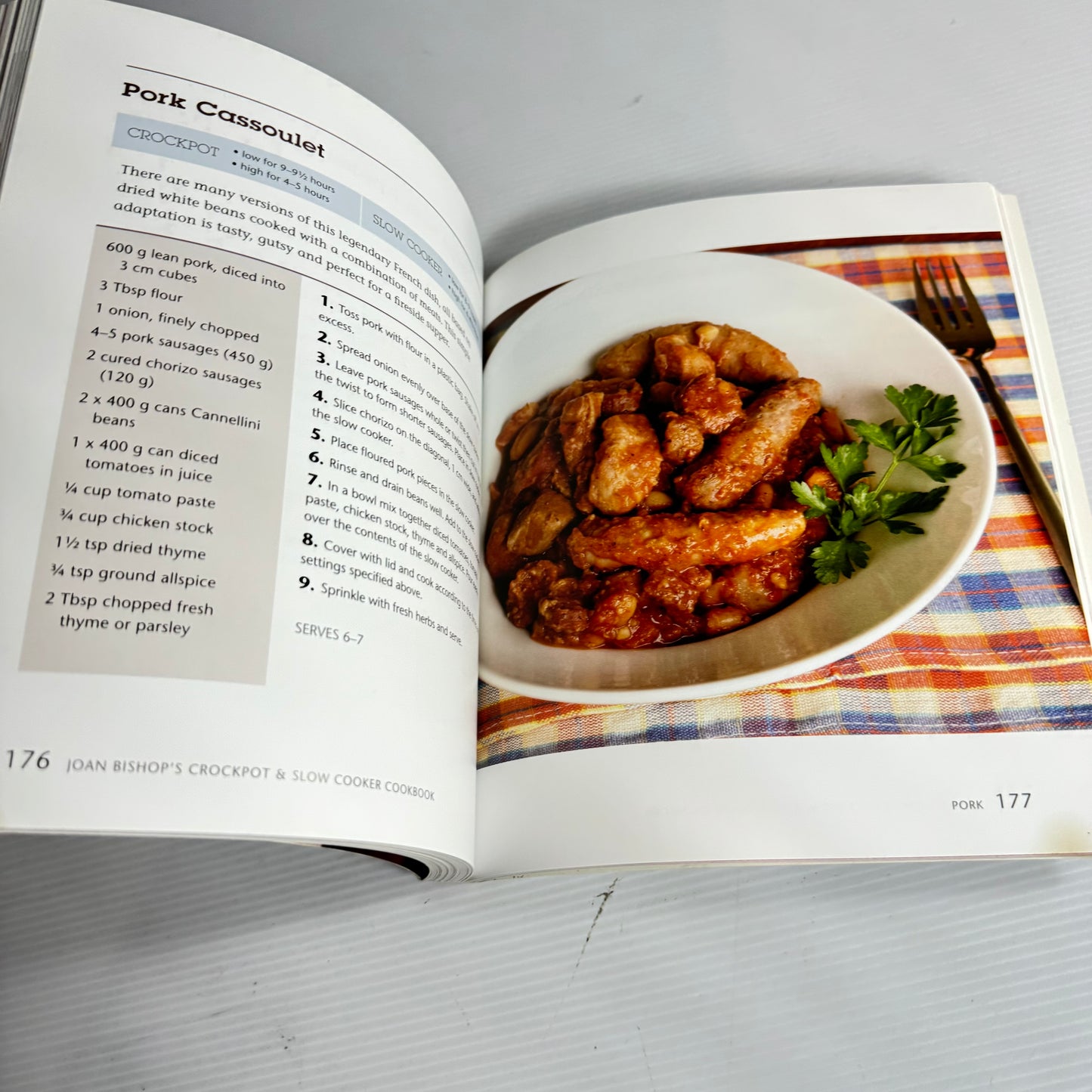 Slow Cooker & Crockpot Book Bundle x 2 : Joan Bishop's New Zealand Crockpot & Slow Cooker Cookbook & 250 Must-Have Slow Cooker Recipes(3204)