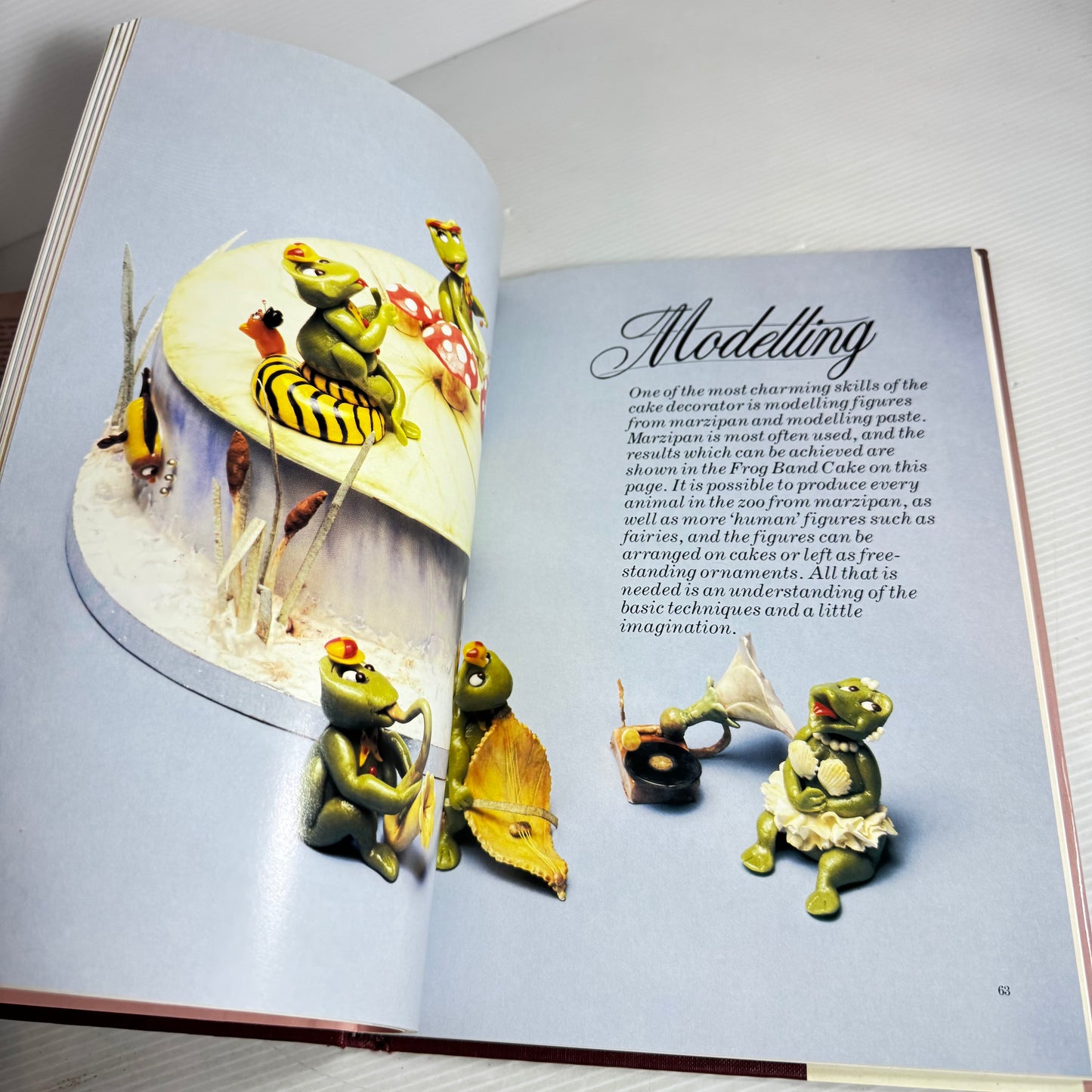 Vintage Cake Decorating Book Bundle x 3 : Floral Cake Decorating - Norma Dunn (1982), The Complete Book of Cake Decorating - Ellen Sinclair (1982), The Art of Cake Decorating Finishing Touches - Pat Ashby & Tombi Peck