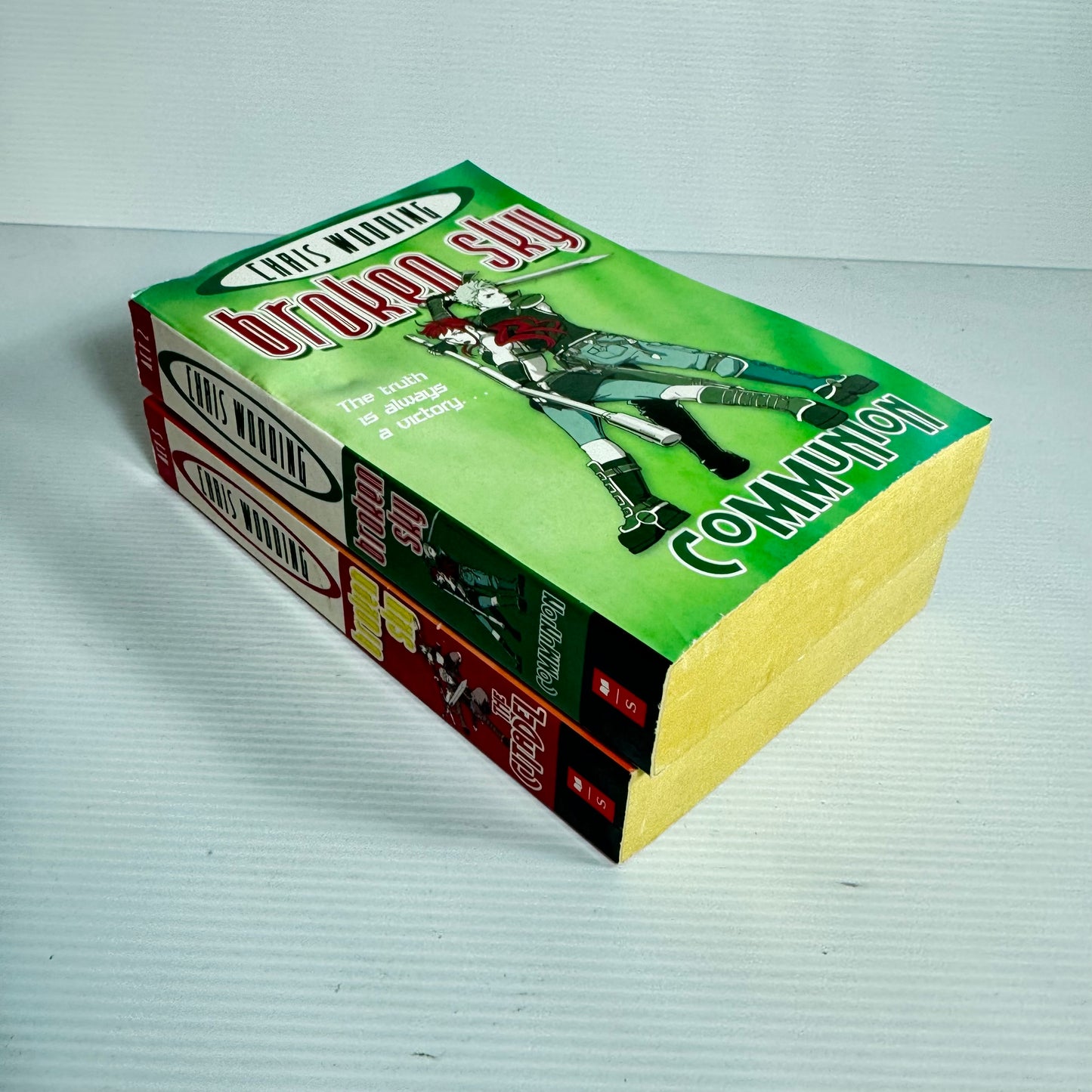 Chris Wooding Broken Sky Book Bundle x 2 : Communion & The Citadel (3107)